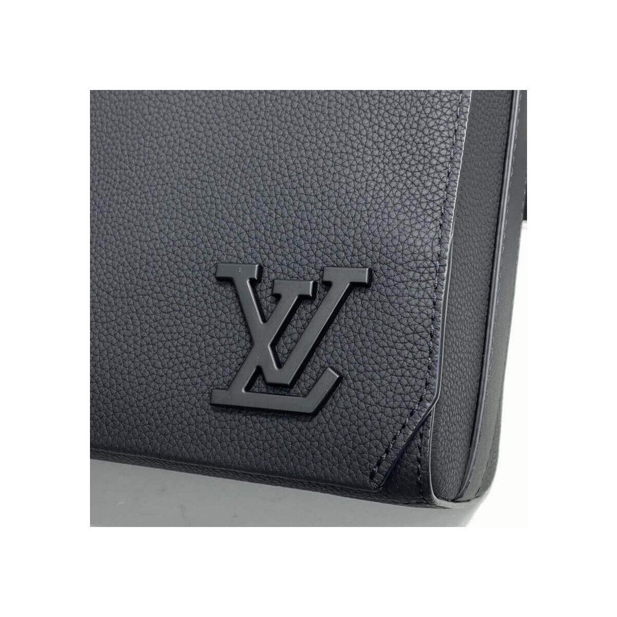 Louis Vuitton Grained Calf Leather Messenger M57080 Louis Vuitton Grained Calf Leather Messenger M57080