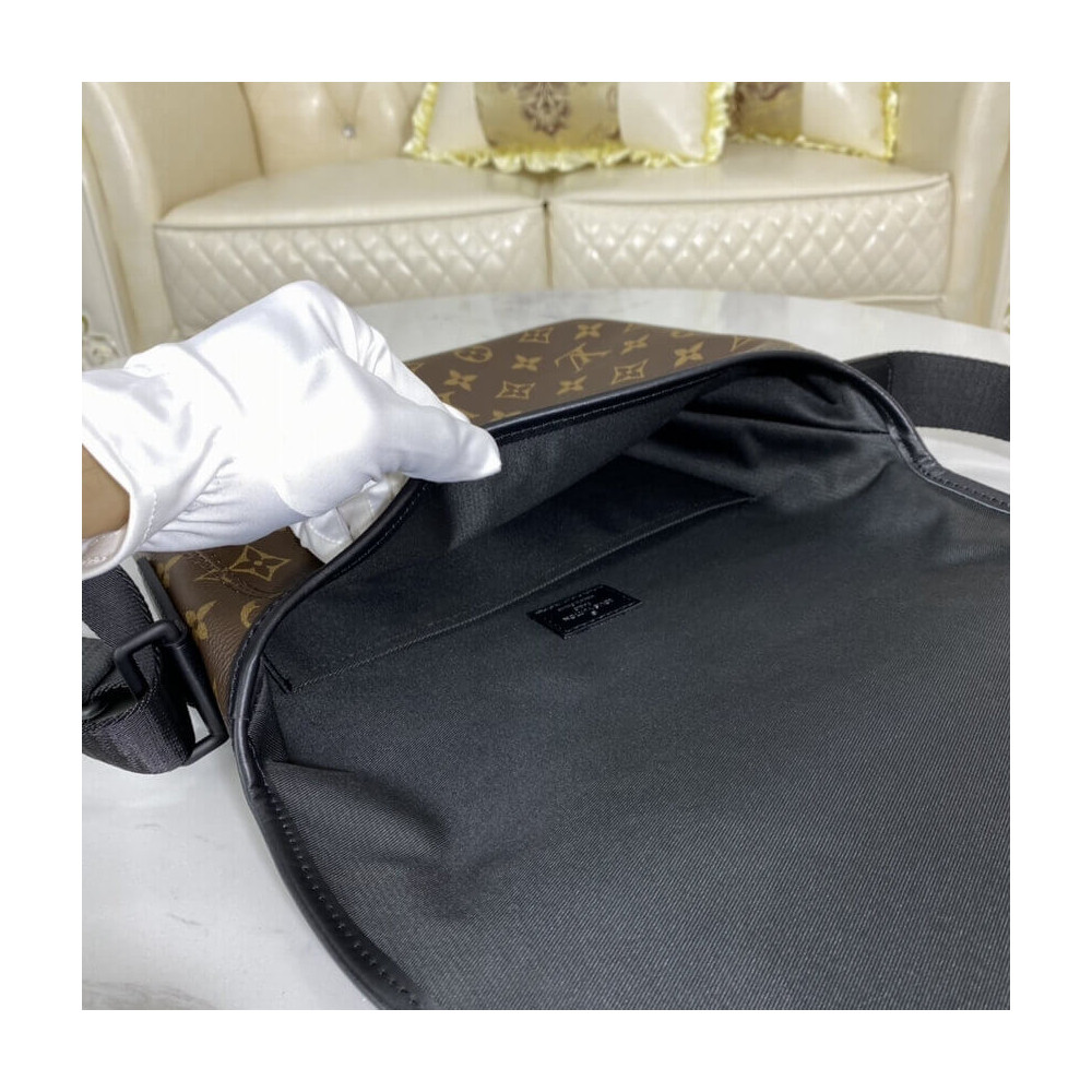 Louis Vuitton Monogram Magnetic Messenger M45557 Louis Vuitton Monogram Magnetic Messenger M45557