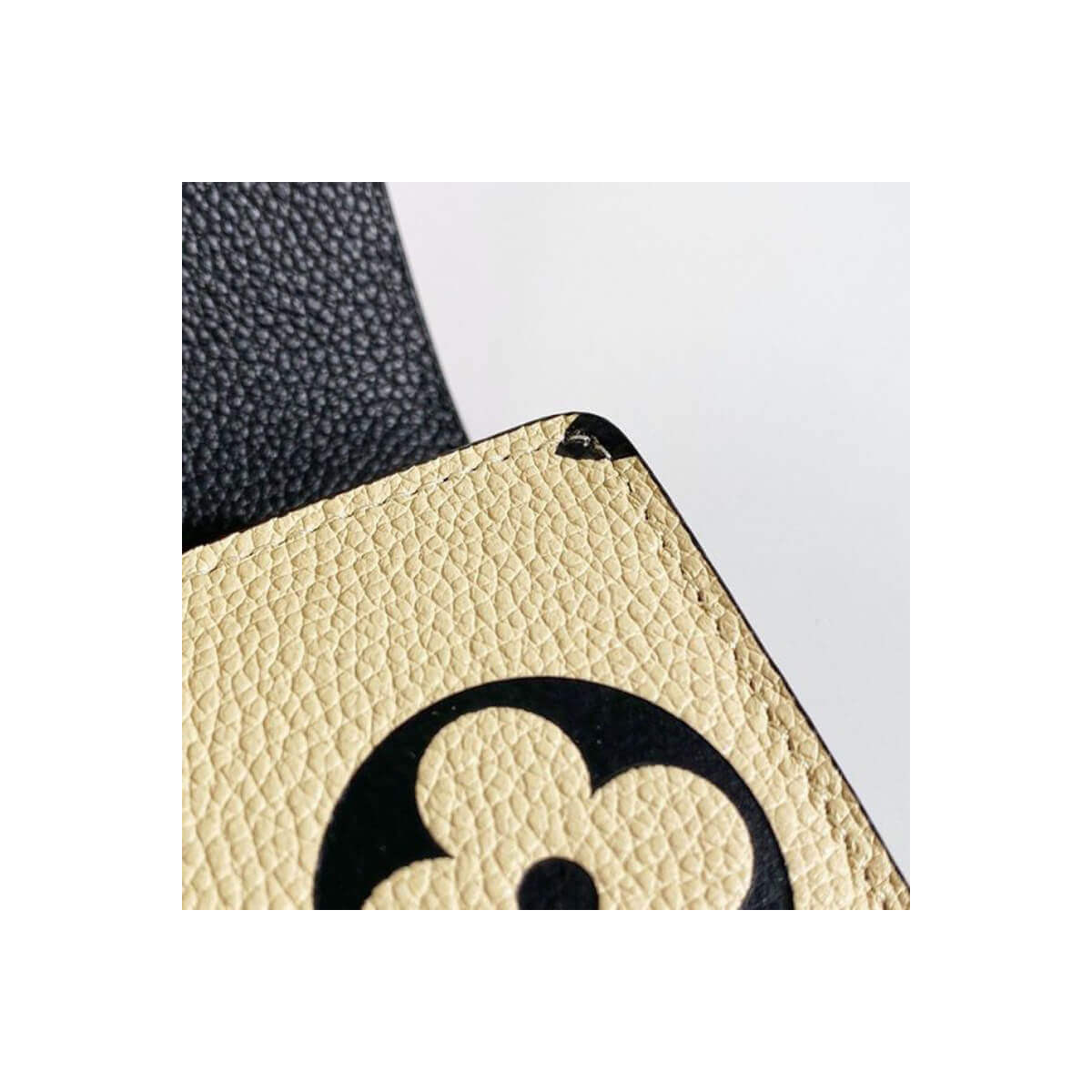 Louis Vuitton LV Crafty Sarah Wallet M69514 Louis Vuitton LV Crafty Sarah Wallet M69514