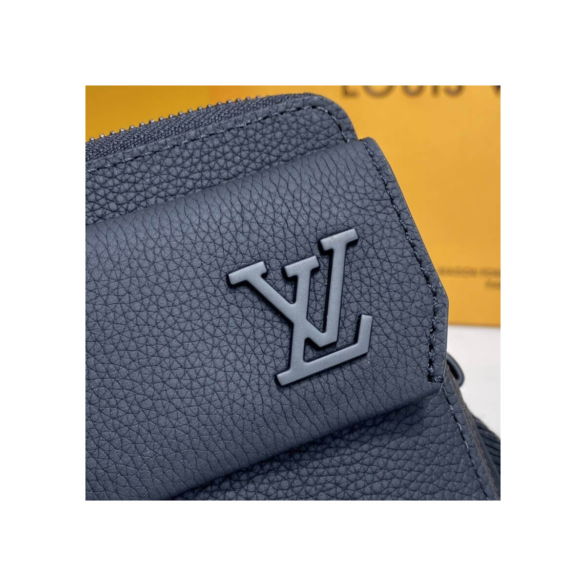 Louis Vuitton LV Aerogram Phone Pouch M57089 Louis Vuitton LV Aerogram Phone Pouch M57089