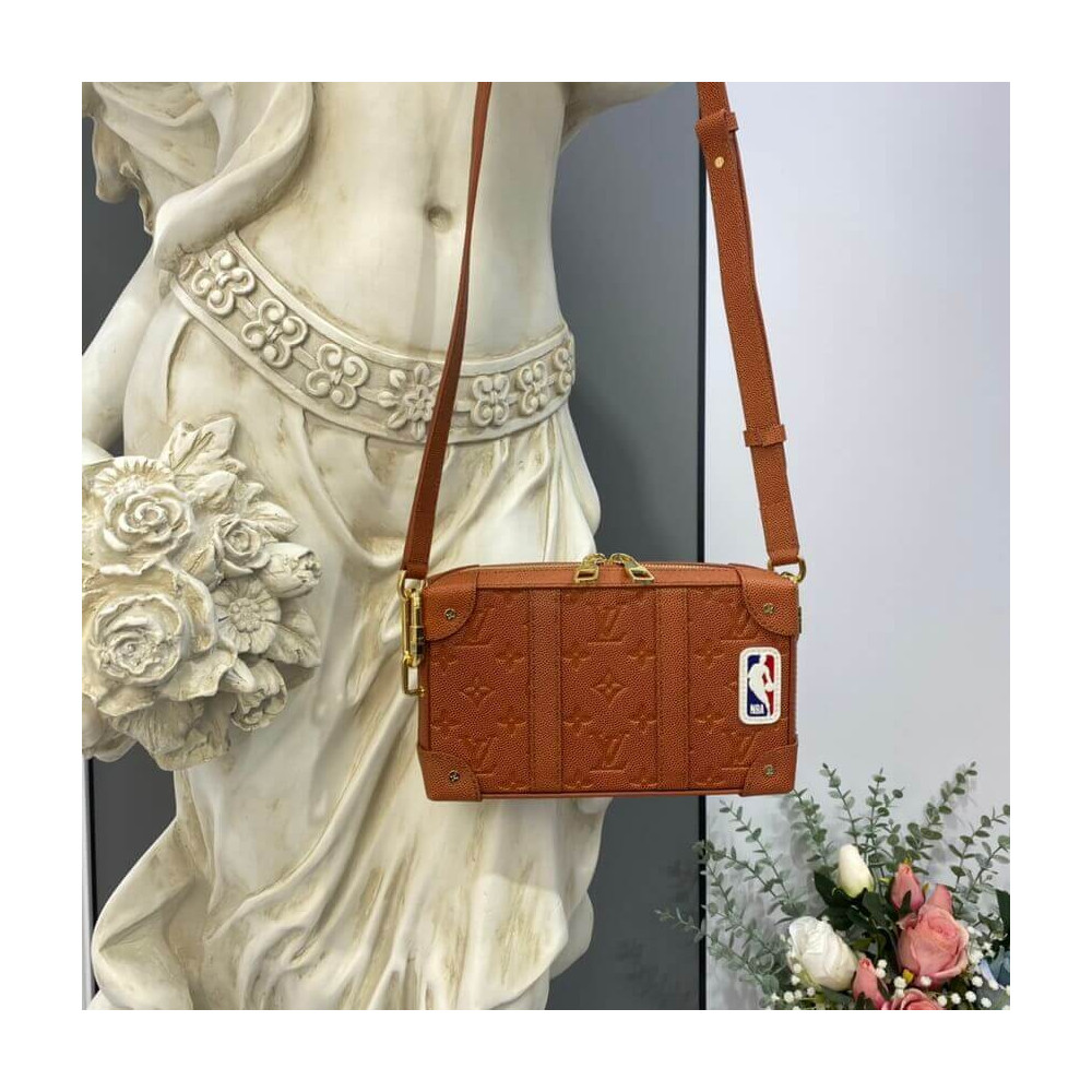 Louis Vuitton LVXNBA Soft Trunk Wearable Wallet M80549 Louis Vuitton LVXNBA Soft Trunk Wearable Wallet M80549