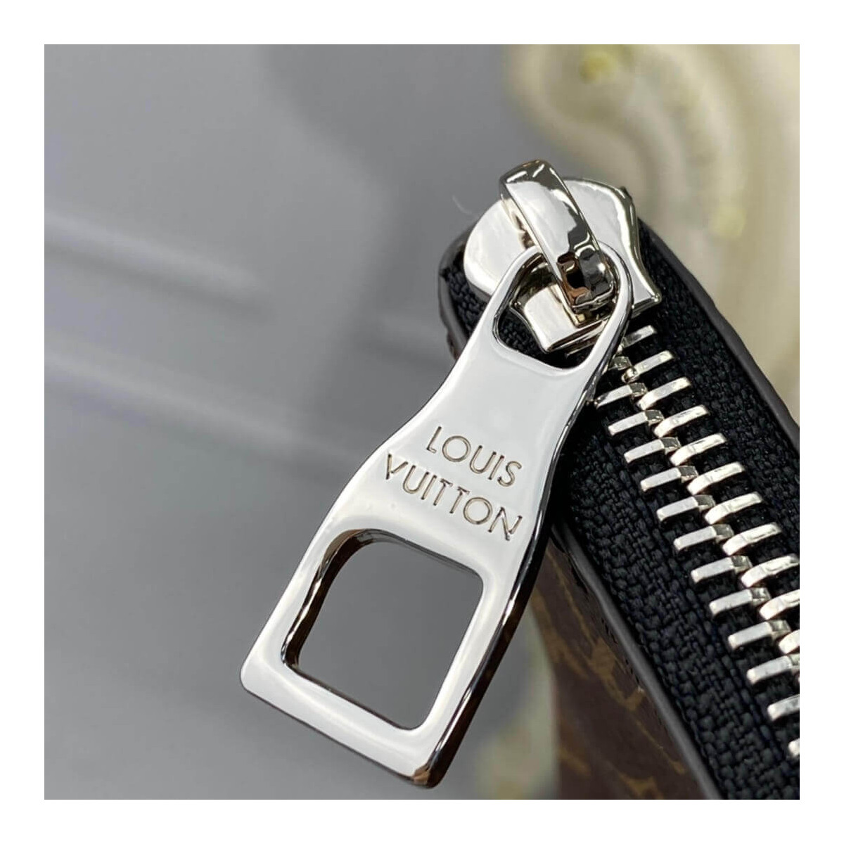 Louis Vuitton Pochette A4 Multipocket M69690 Louis Vuitton Pochette A4 Multipocket M69690