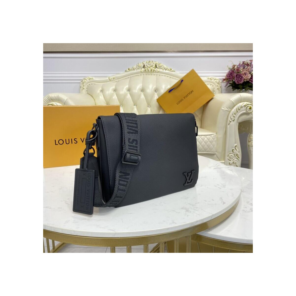 Louis Vuitton Grained Calf Leather Messenger M57080 Louis Vuitton Grained Calf Leather Messenger M57080