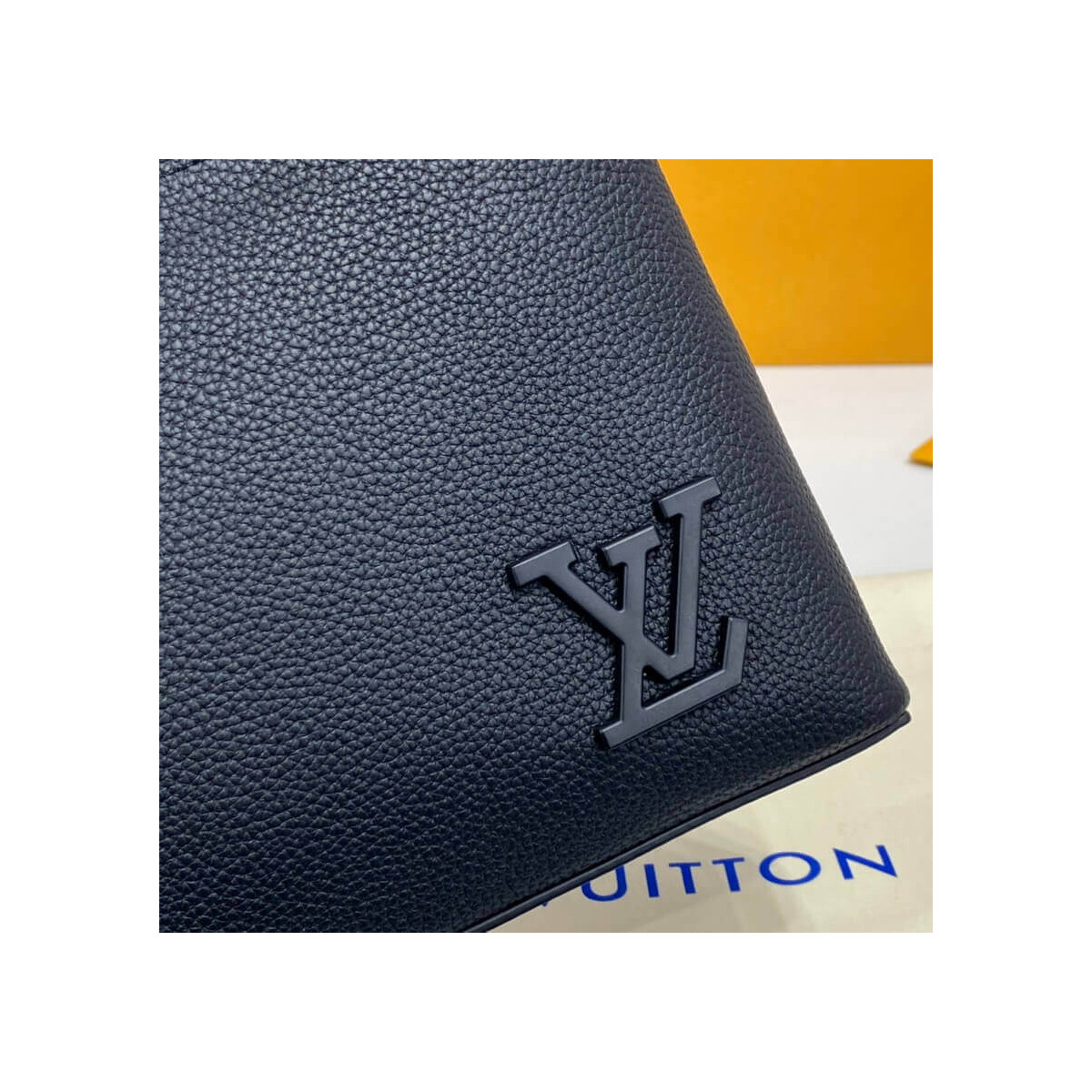 Louis Vuitton Ipad Pouch M69837 Louis Vuitton Ipad Pouch M69837