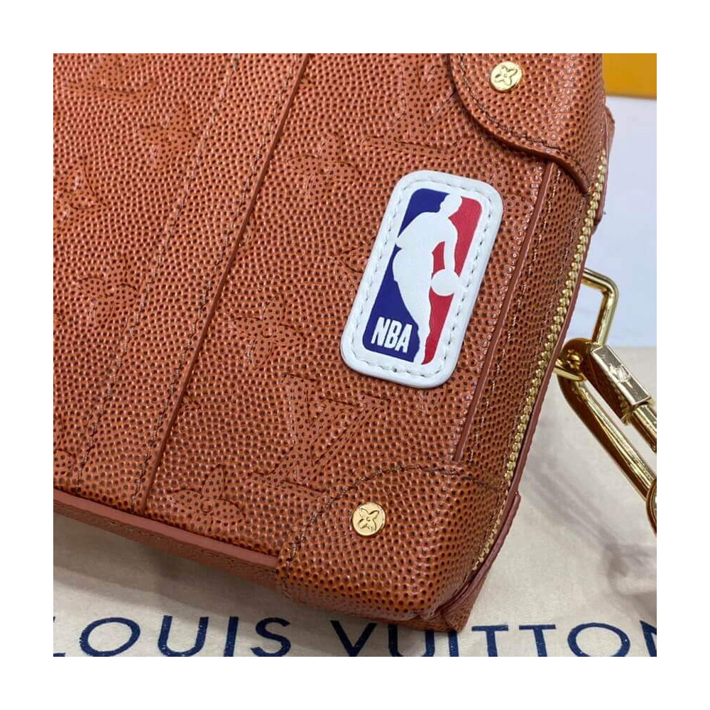 Louis Vuitton LVXNBA Soft Trunk Wearable Wallet M80549 Louis Vuitton LVXNBA Soft Trunk Wearable Wallet M80549