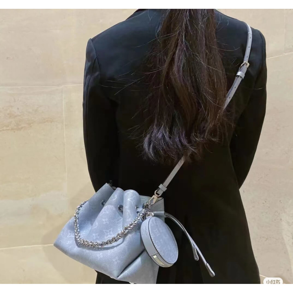 Louis Vuitton Mahina Bella Tote Bag M21582 Bleu Horizon Louis Vuitton Mahina Bella Tote Bag M21582 Bleu Horizon
