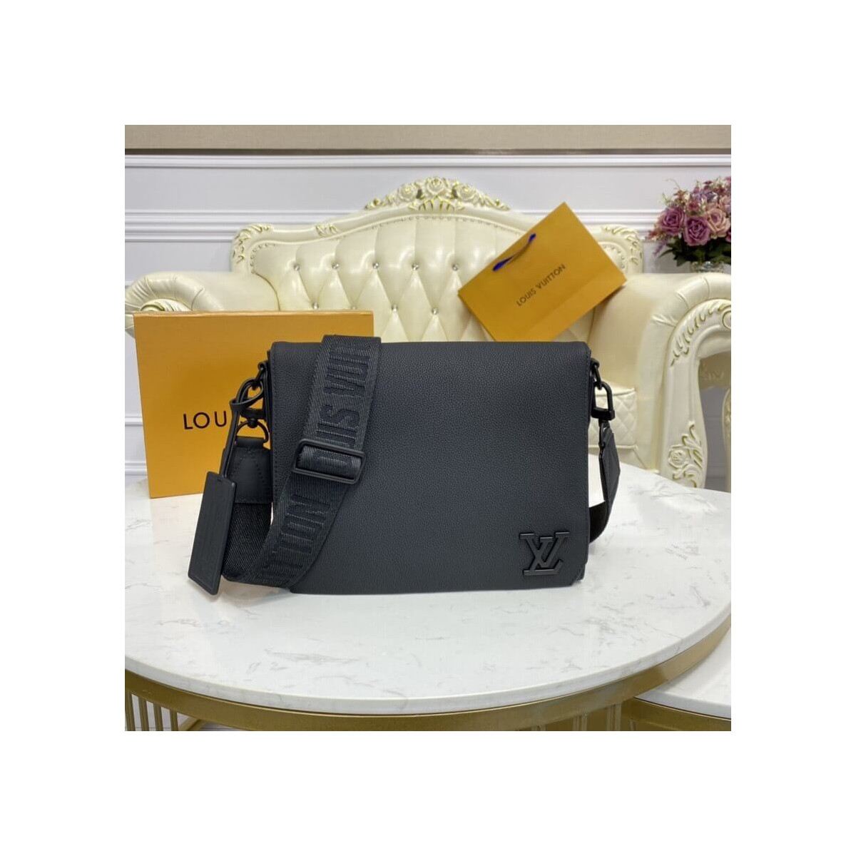 Louis Vuitton Grained Calf Leather Messenger M57080 Louis Vuitton Grained Calf Leather Messenger M57080