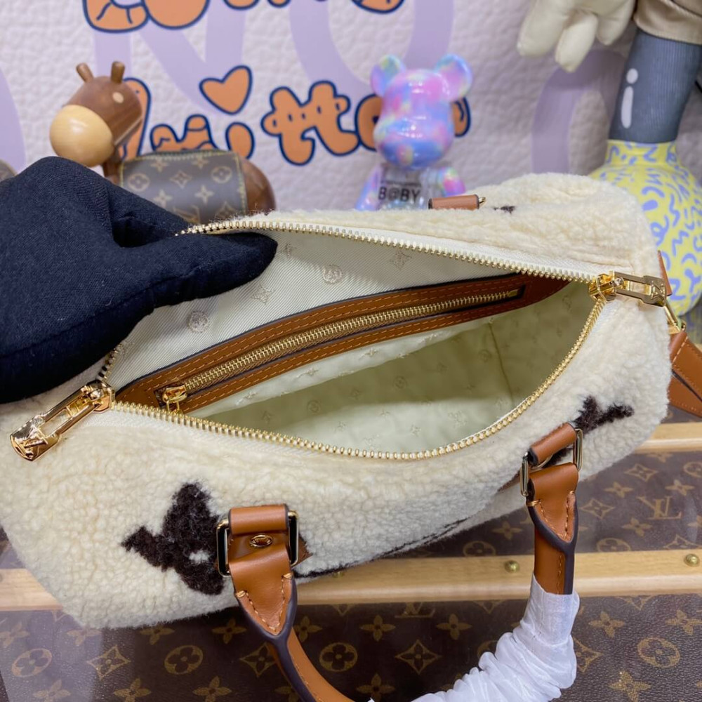 Louis Vuitton Ski Shearling Speedy Bandouliere 25 M23468 Louis Vuitton Ski Shearling Speedy Bandouliere 25 M23468
