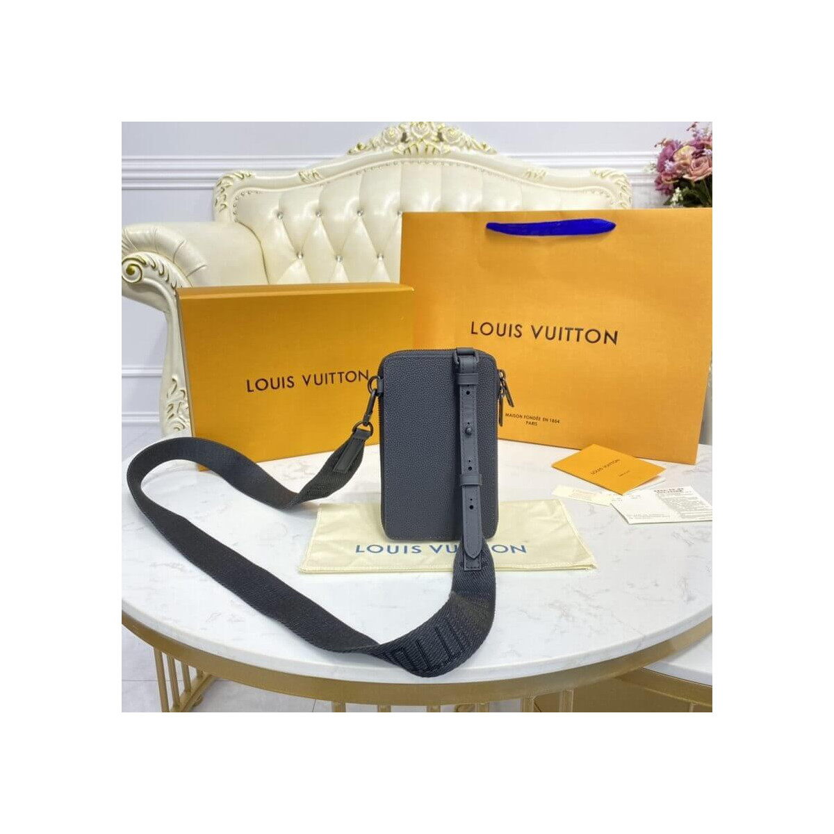 Louis Vuitton LV Aerogram Phone Pouch M57089 Louis Vuitton LV Aerogram Phone Pouch M57089