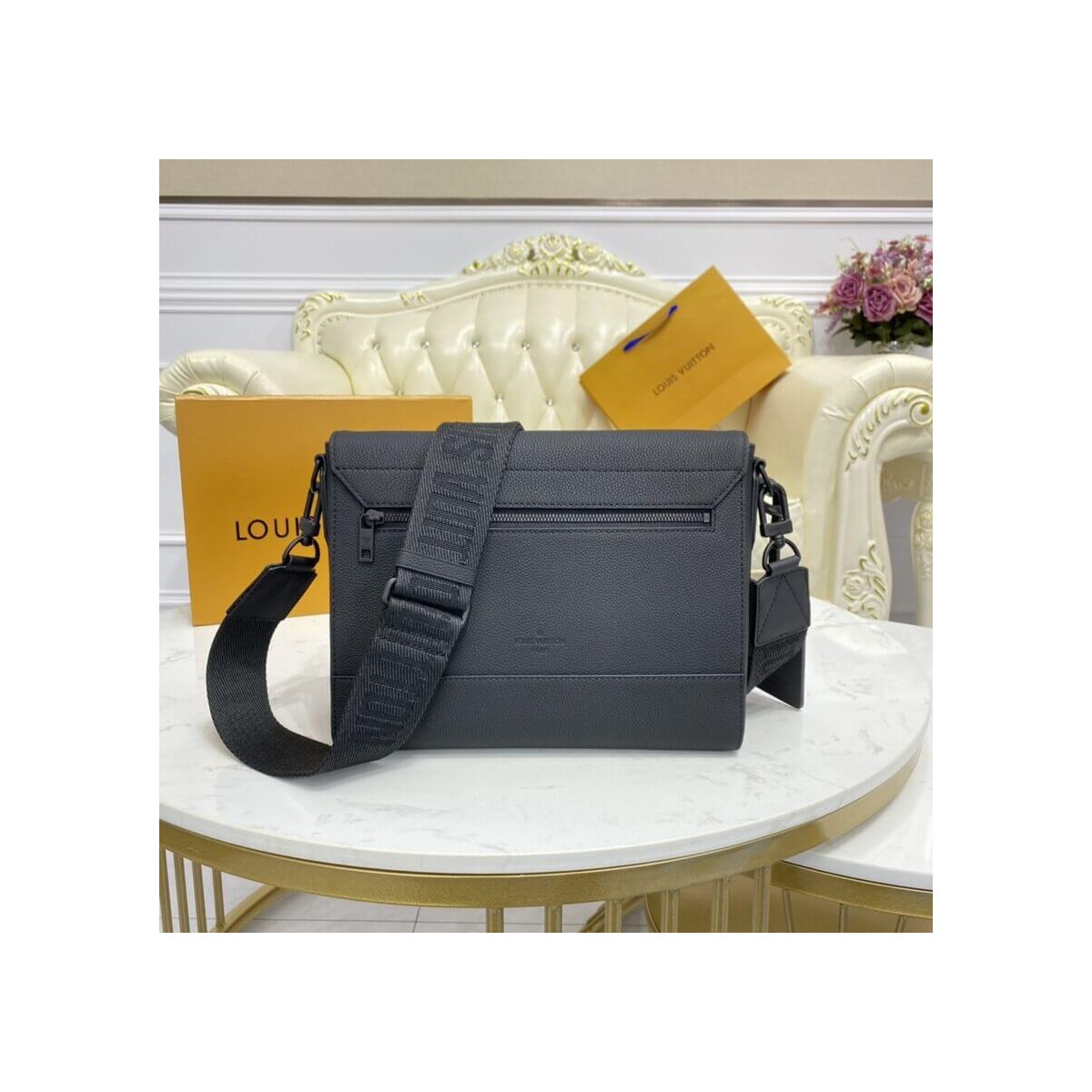 Louis Vuitton Grained Calf Leather Messenger M57080 Louis Vuitton Grained Calf Leather Messenger M57080