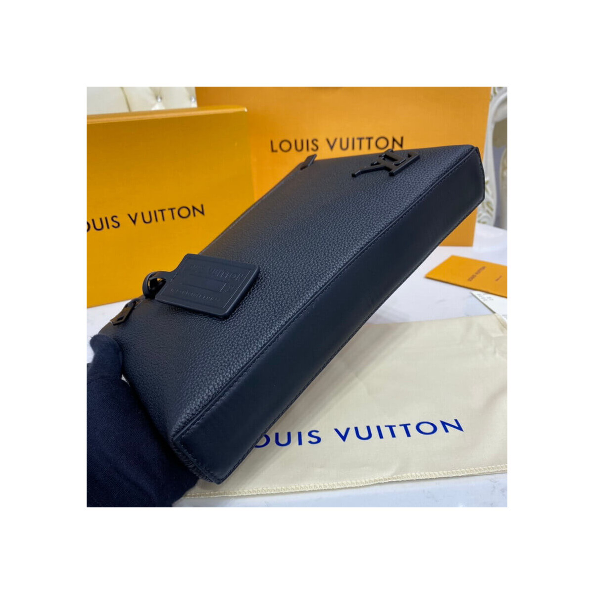 Louis Vuitton Ipad Pouch M69837 Louis Vuitton Ipad Pouch M69837