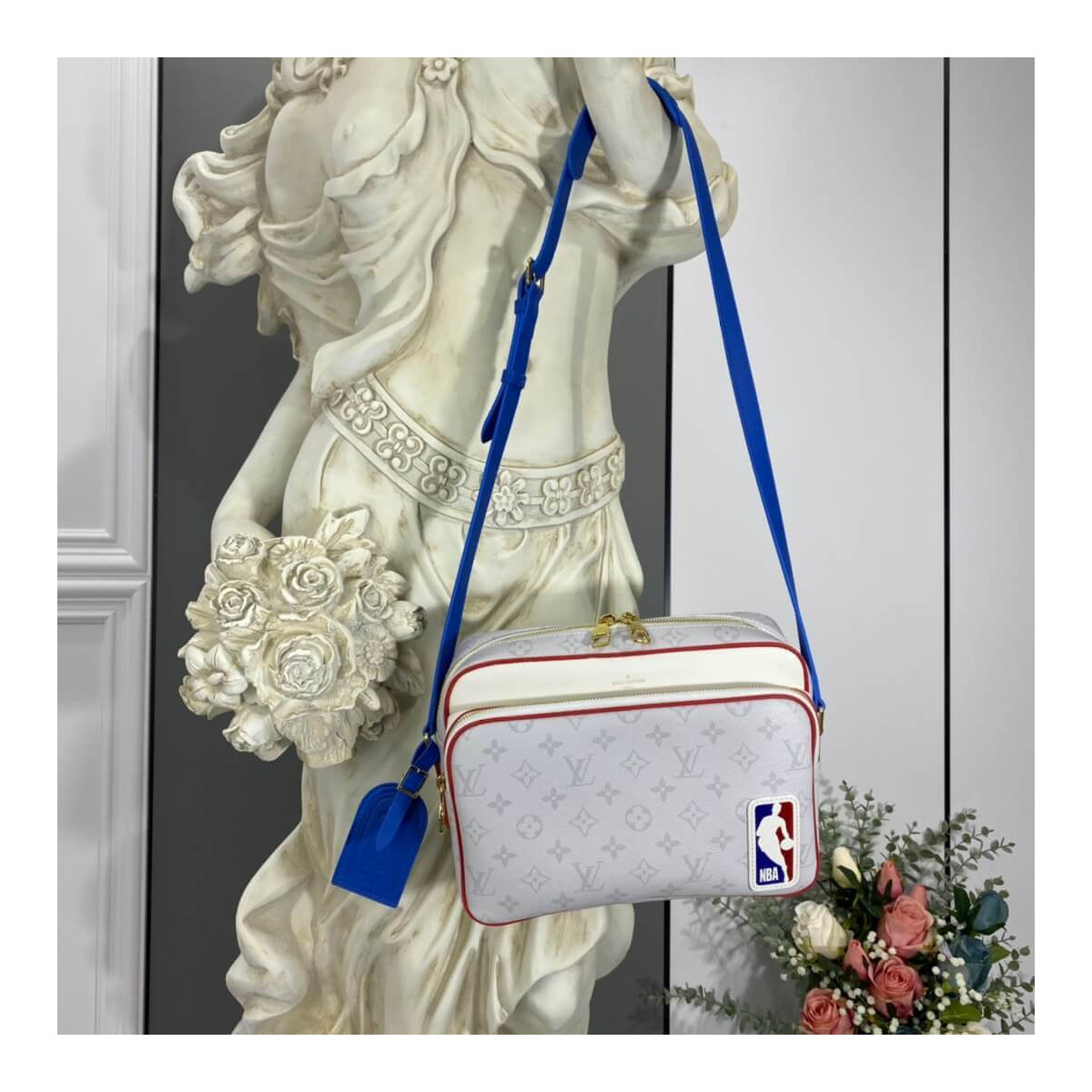 Louis Vuitton LV x NBA Nil Messenger Bag M45583 Louis Vuitton LV x NBA Nil Messenger Bag M45583