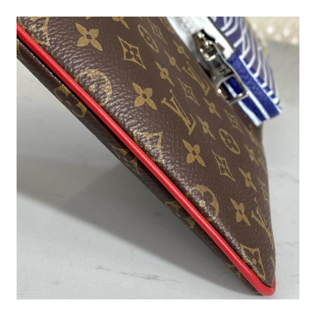 Louis Vuitton Pochette A4 Multipocket M69690 Louis Vuitton Pochette A4 Multipocket M69690