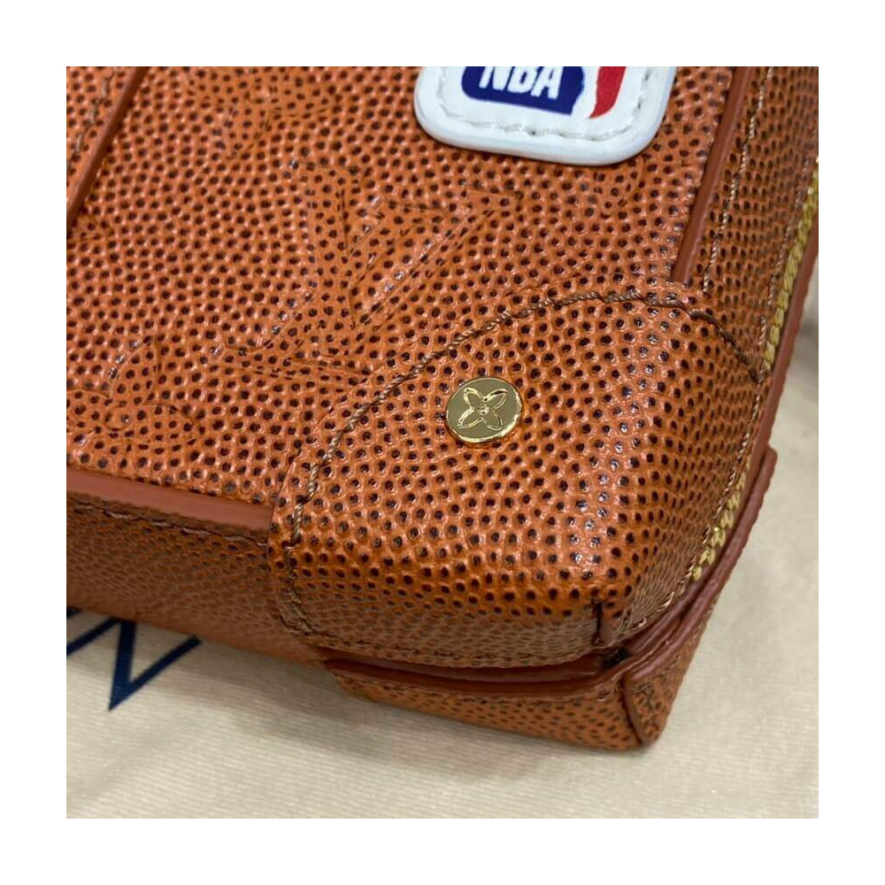 Louis Vuitton LVXNBA Soft Trunk Wearable Wallet M80549 Louis Vuitton LVXNBA Soft Trunk Wearable Wallet M80549