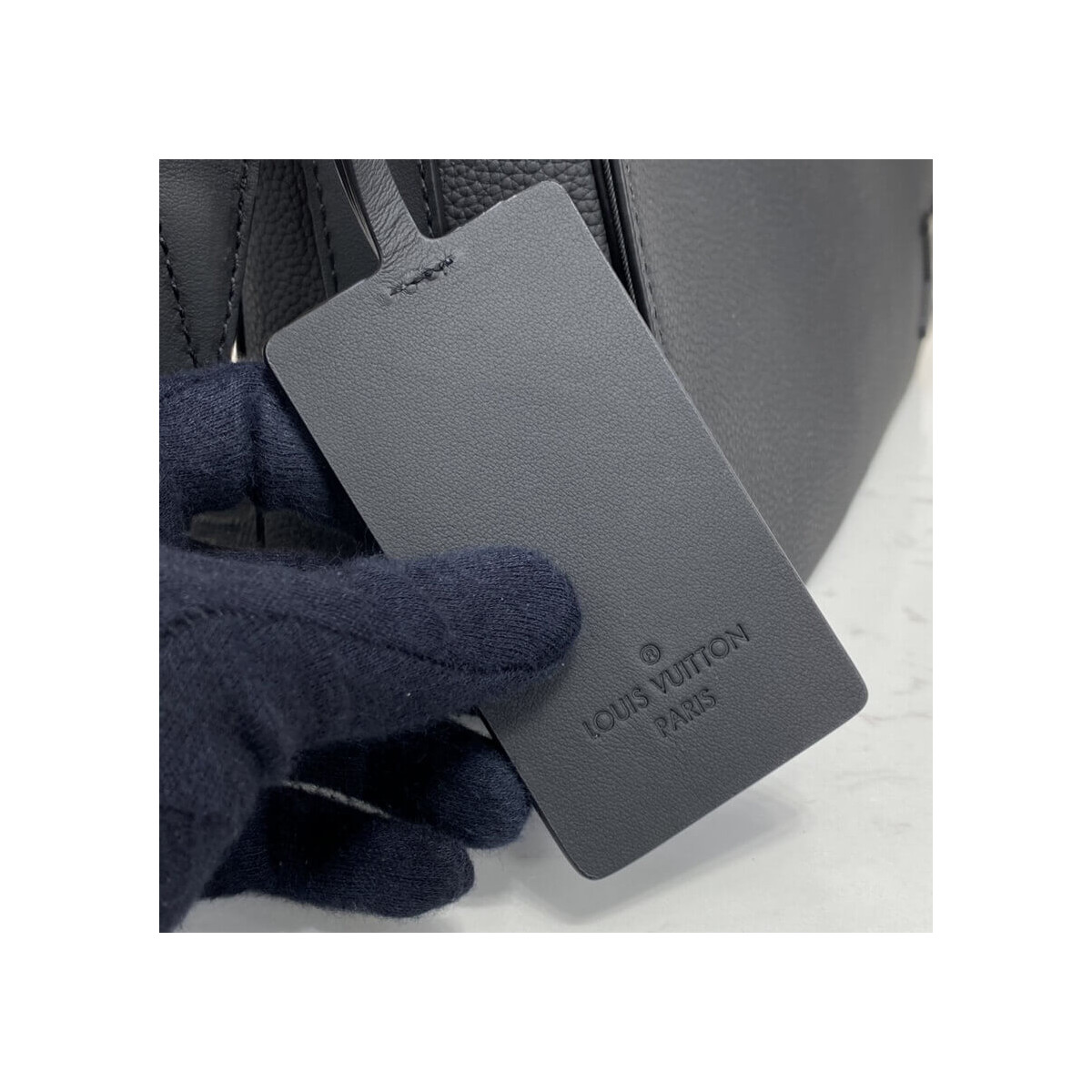Louis Vuitton Grained Calf Leather Messenger M57080 Louis Vuitton Grained Calf Leather Messenger M57080
