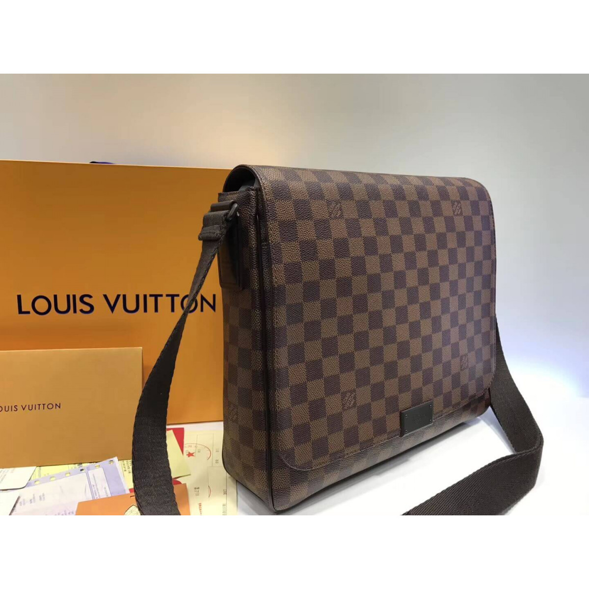 Louis Vuitton Damier Ebene Canvas District MM N41213 Louis Vuitton Damier Ebene Canvas District MM N41213