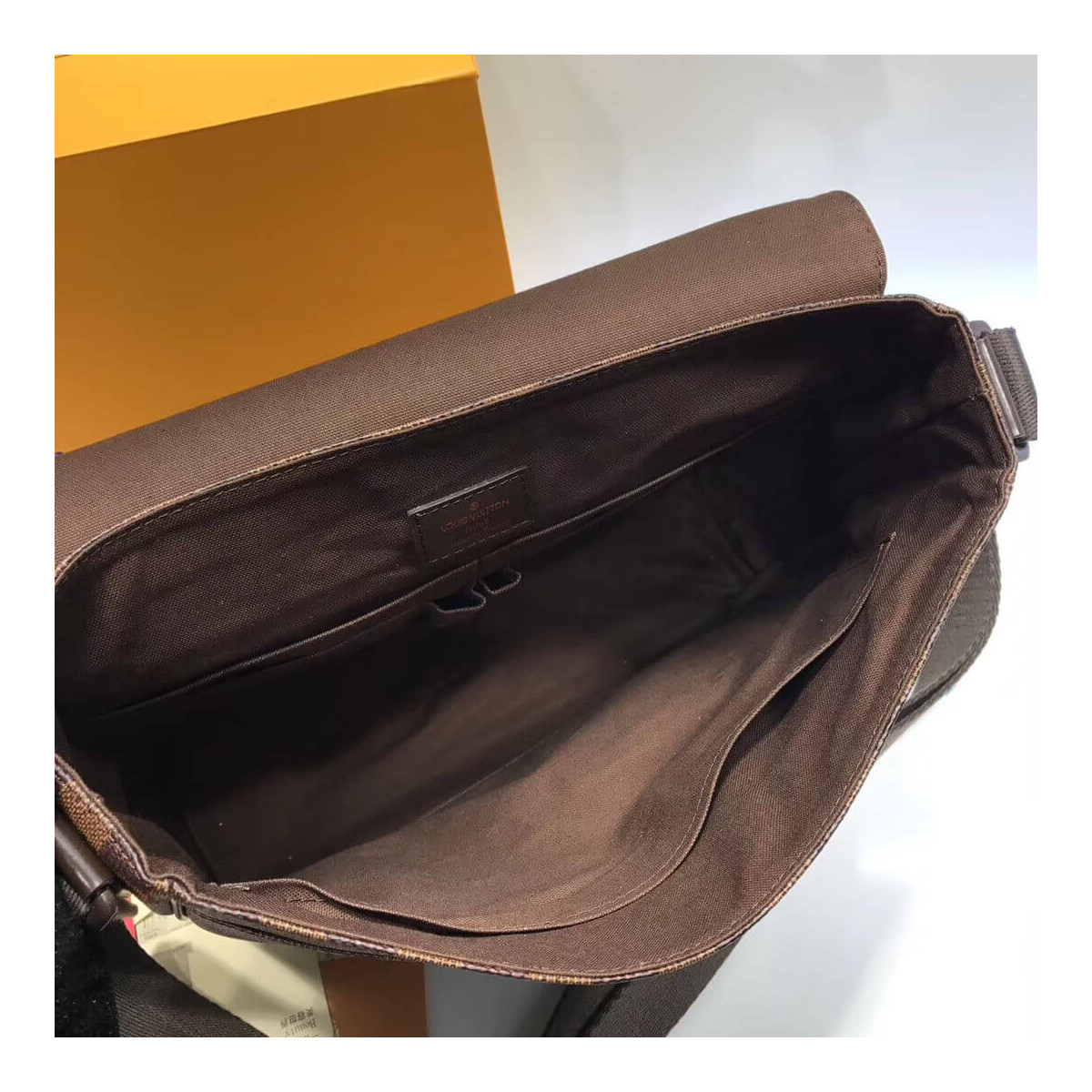 Louis Vuitton Damier Ebene Canvas District MM N41213 Louis Vuitton Damier Ebene Canvas District MM N41213