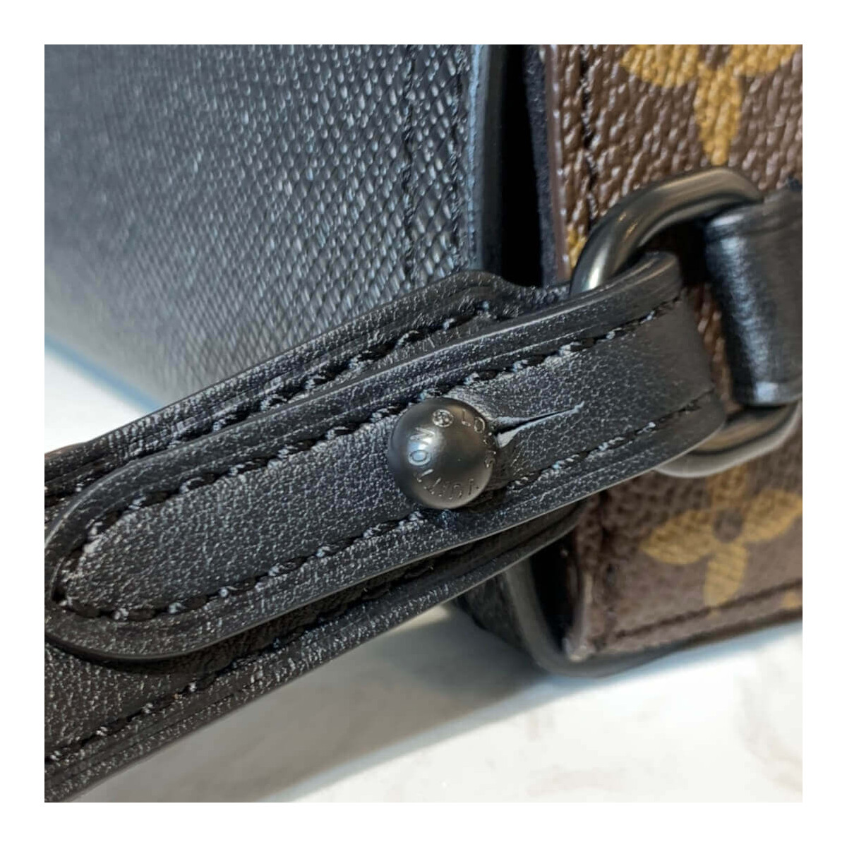 Louis Vuitton Flap Messenger Bag M30717 M30718 Louis Vuitton Flap Messenger Bag M30717 M30718