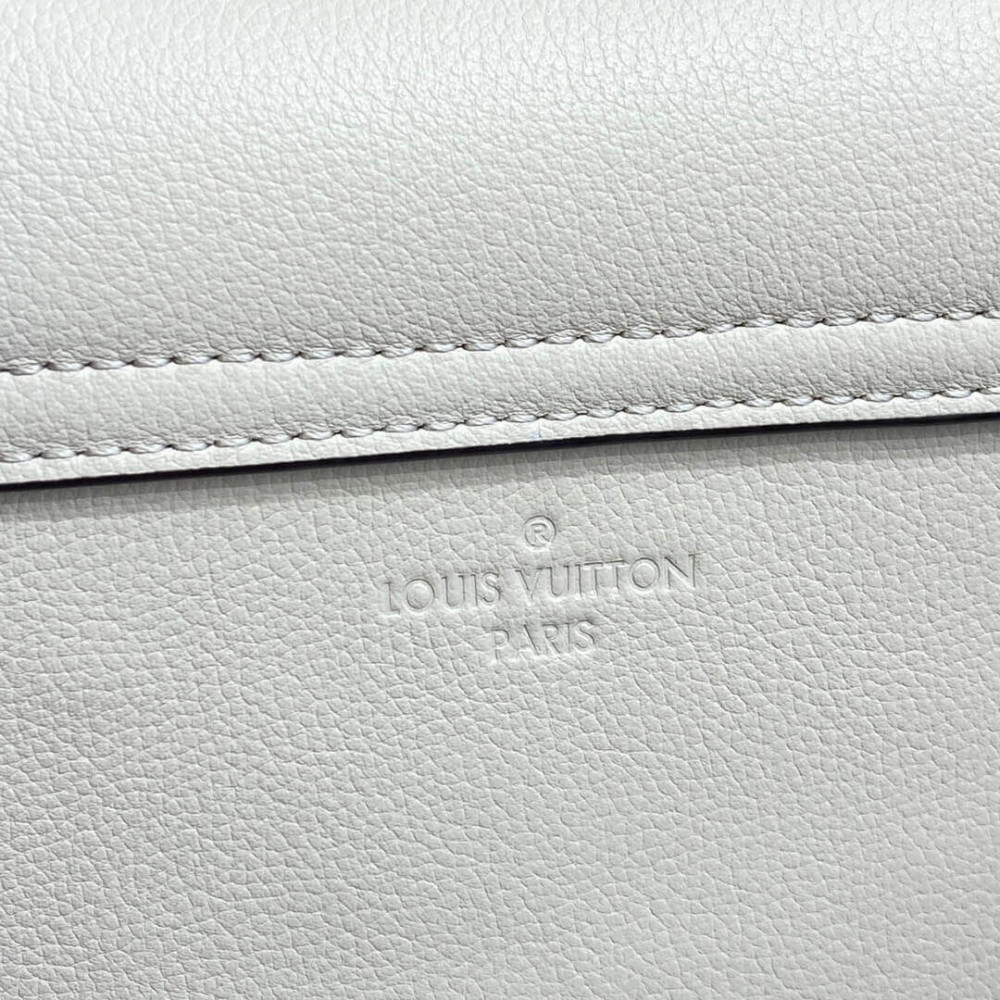 Louis Vuitton Lockme Tender M59733 Quartz White Louis Vuitton Lockme Tender M59733 Quartz White