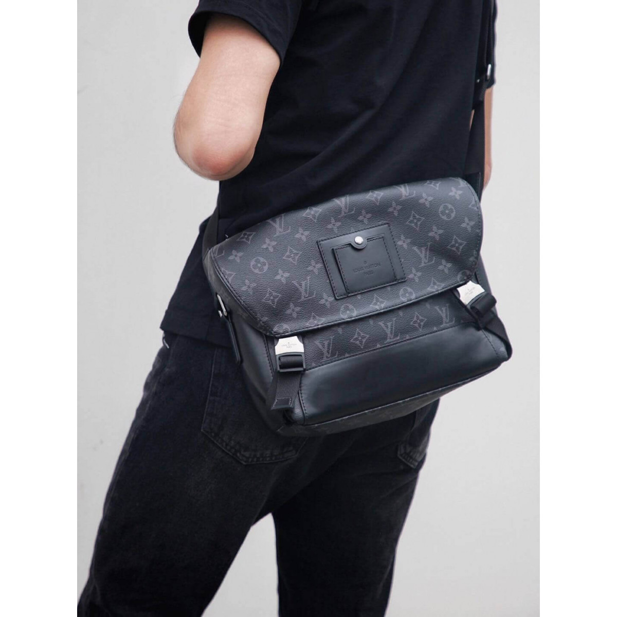 Louis Vuitton Monogram Eclipse Canvas Messenger Pm Voyager M40511 Louis Vuitton Monogram Eclipse Canvas Messenger Pm Voyager M40511