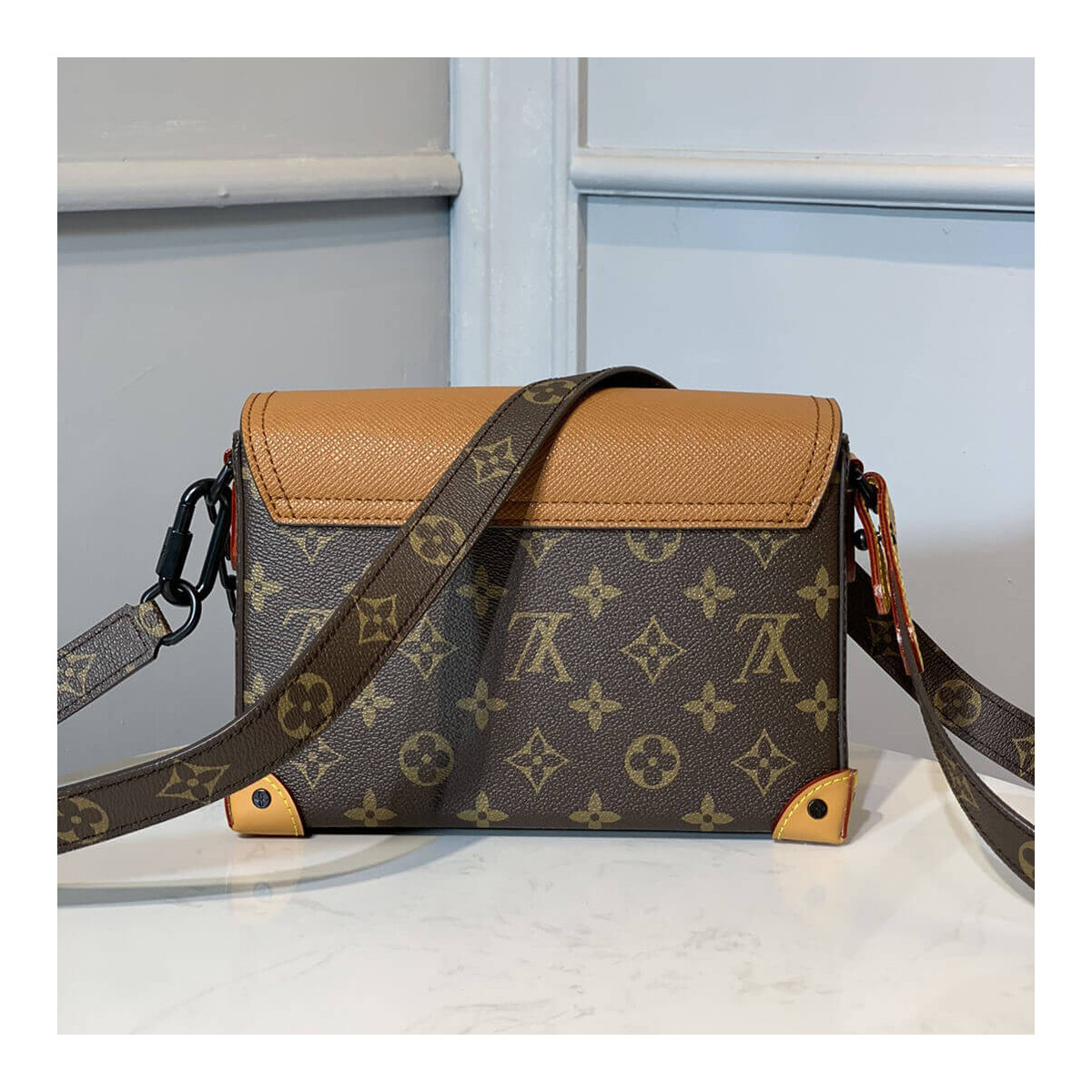 Louis Vuitton Flap Messenger Bag M30717 M30718 Louis Vuitton Flap Messenger Bag M30717 M30718