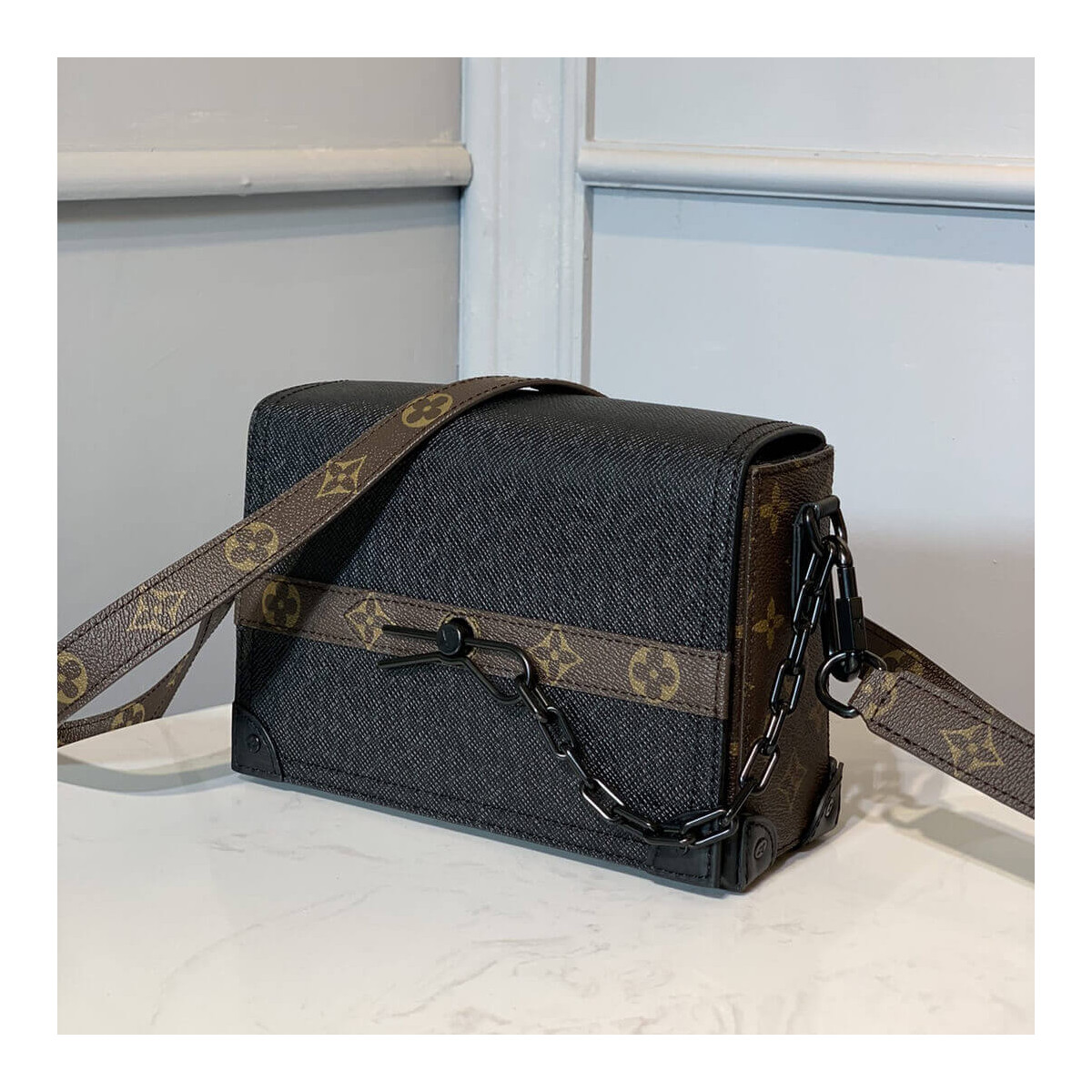 Louis Vuitton Flap Messenger Bag M30717 M30718 Louis Vuitton Flap Messenger Bag M30717 M30718