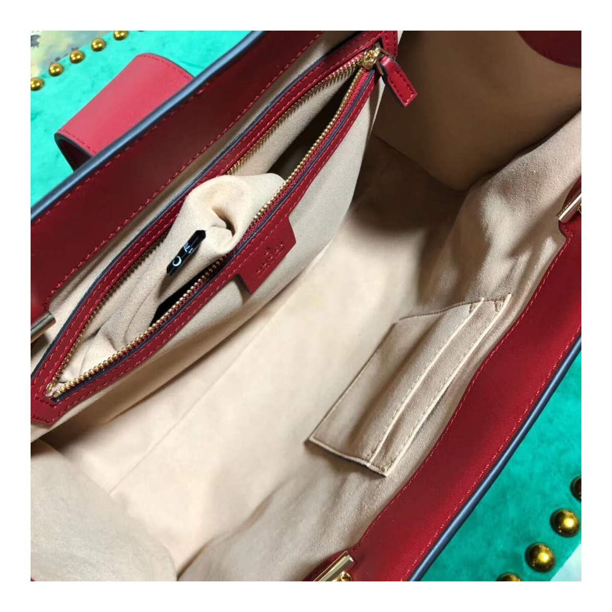 Gucci Padlock Gucci Signature Medium Shoulder Bag 479197 Gucci Padlock Gucci Signature Medium Shoulder Bag 479197