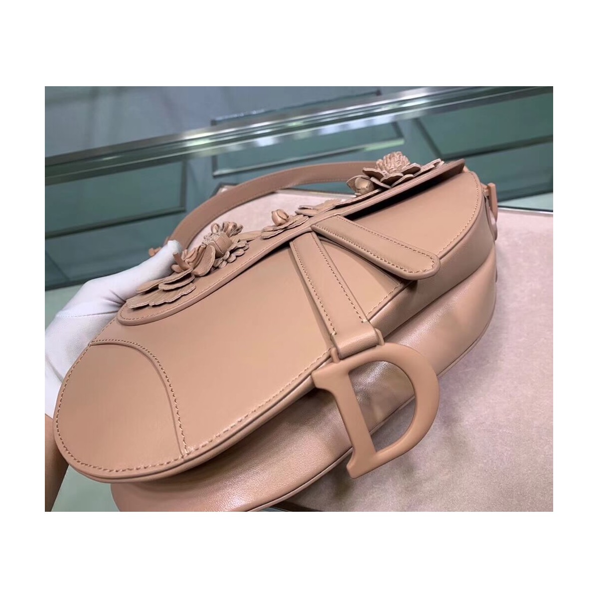 Christian Dior Embroidered Flowers Saddle Bag M0446 Christian Dior Embroidered Flowers Saddle Bag M0446