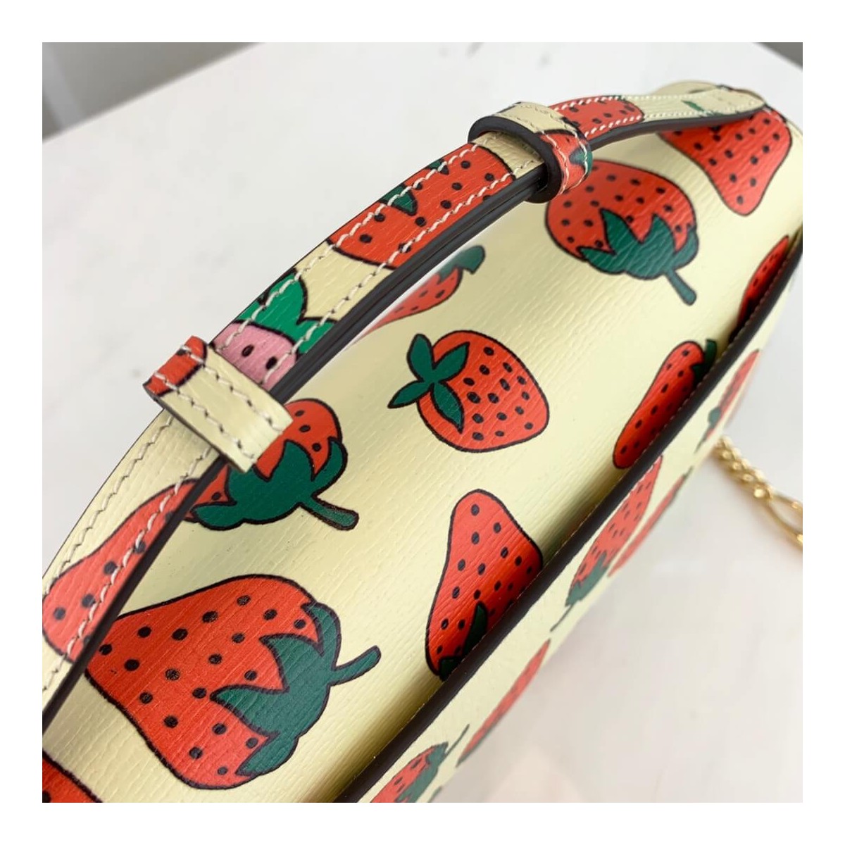 Gucci Zumi Strawberry Print Small Shoulder Bag 572375 Gucci Zumi Strawberry Print Small Shoulder Bag 572375