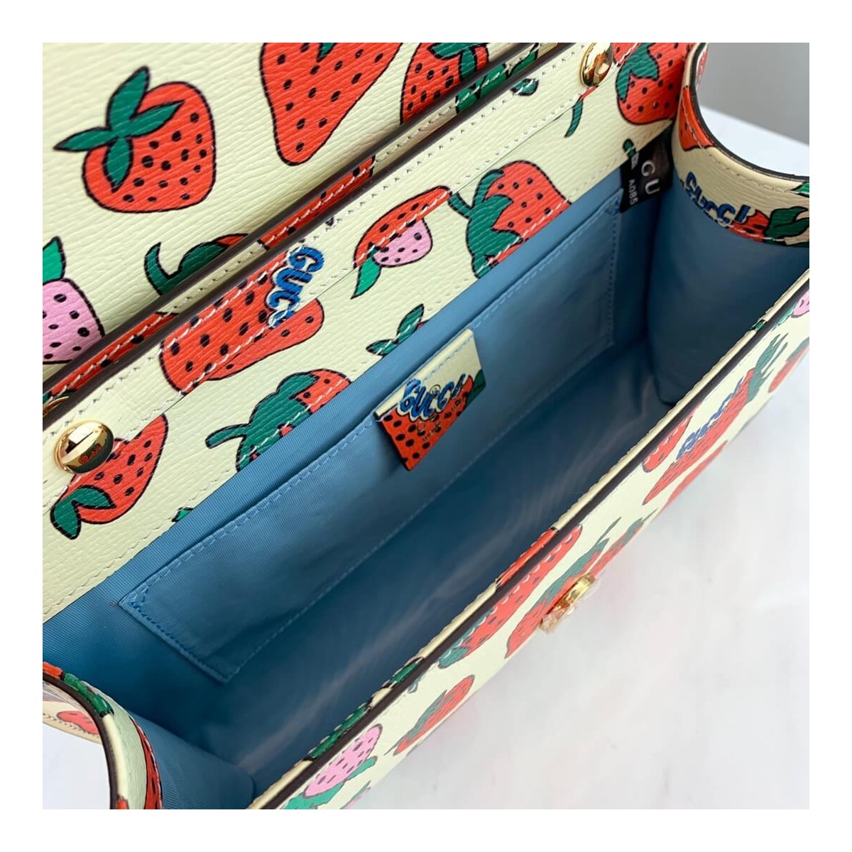 Gucci Zumi Strawberry Print Small Shoulder Bag 572375 Gucci Zumi Strawberry Print Small Shoulder Bag 572375