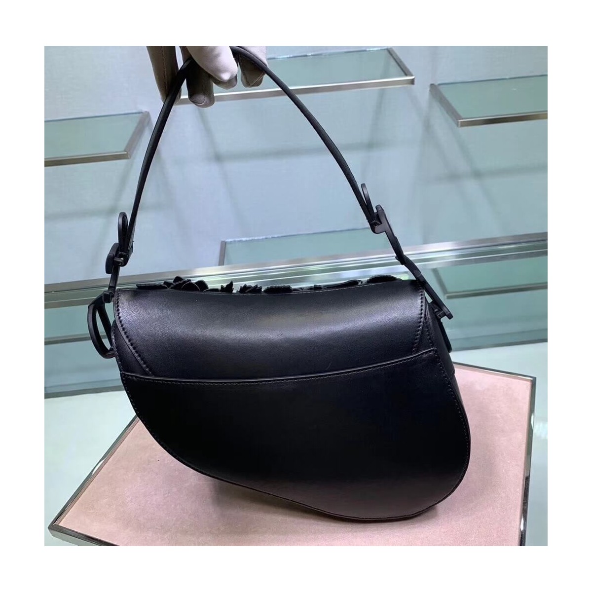 Christian Dior Embroidered Flowers Saddle Bag M0446 Christian Dior Embroidered Flowers Saddle Bag M0446