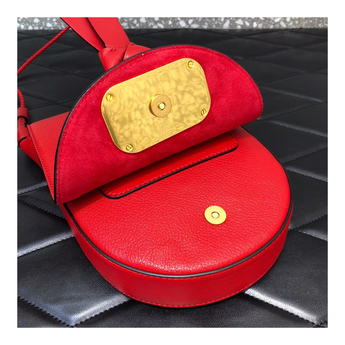 Valentino Garavani Medium Vring Crossbody Bag 0510