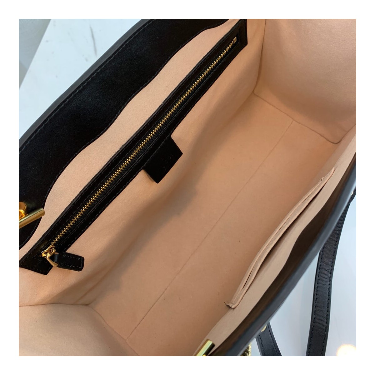 Gucci Padlock Gucci Signature Medium Shoulder Bag 479197 Gucci Padlock Gucci Signature Medium Shoulder Bag 479197