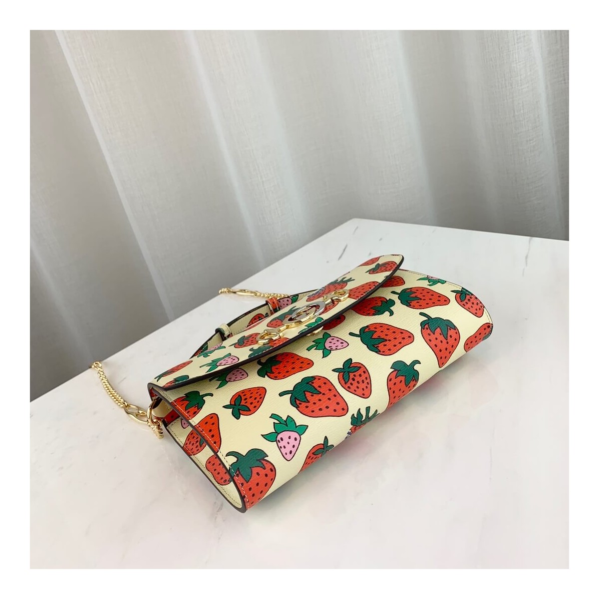 Gucci Zumi Strawberry Print Small Shoulder Bag 572375 Gucci Zumi Strawberry Print Small Shoulder Bag 572375
