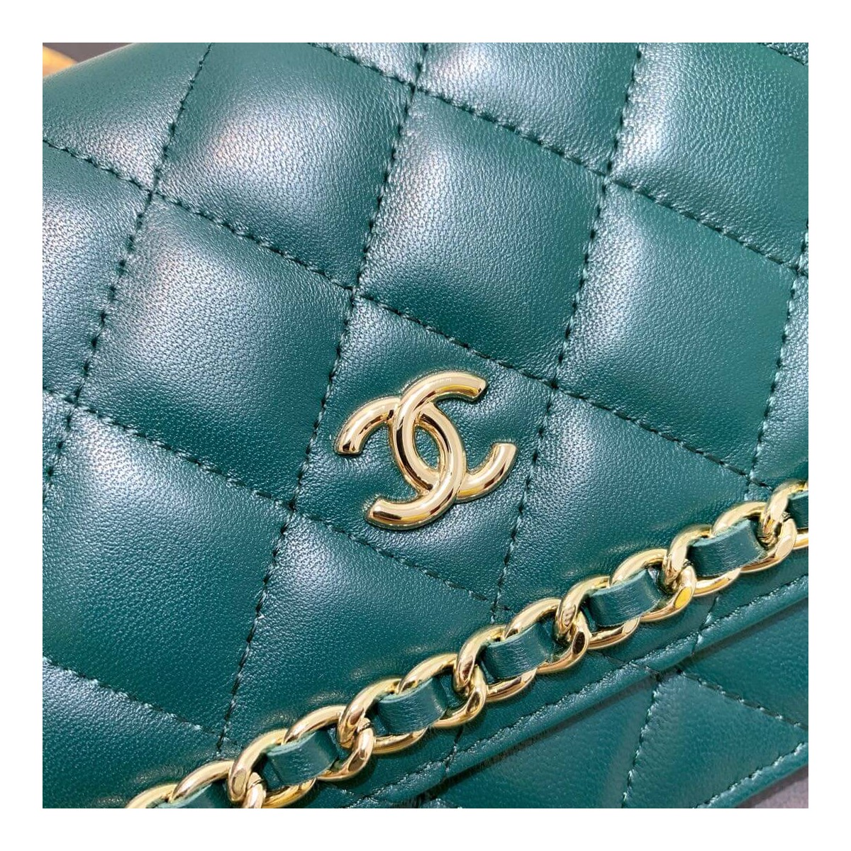 Chanel Lambskin Chain Bag 86058 Chanel Lambskin Chain Bag 86058