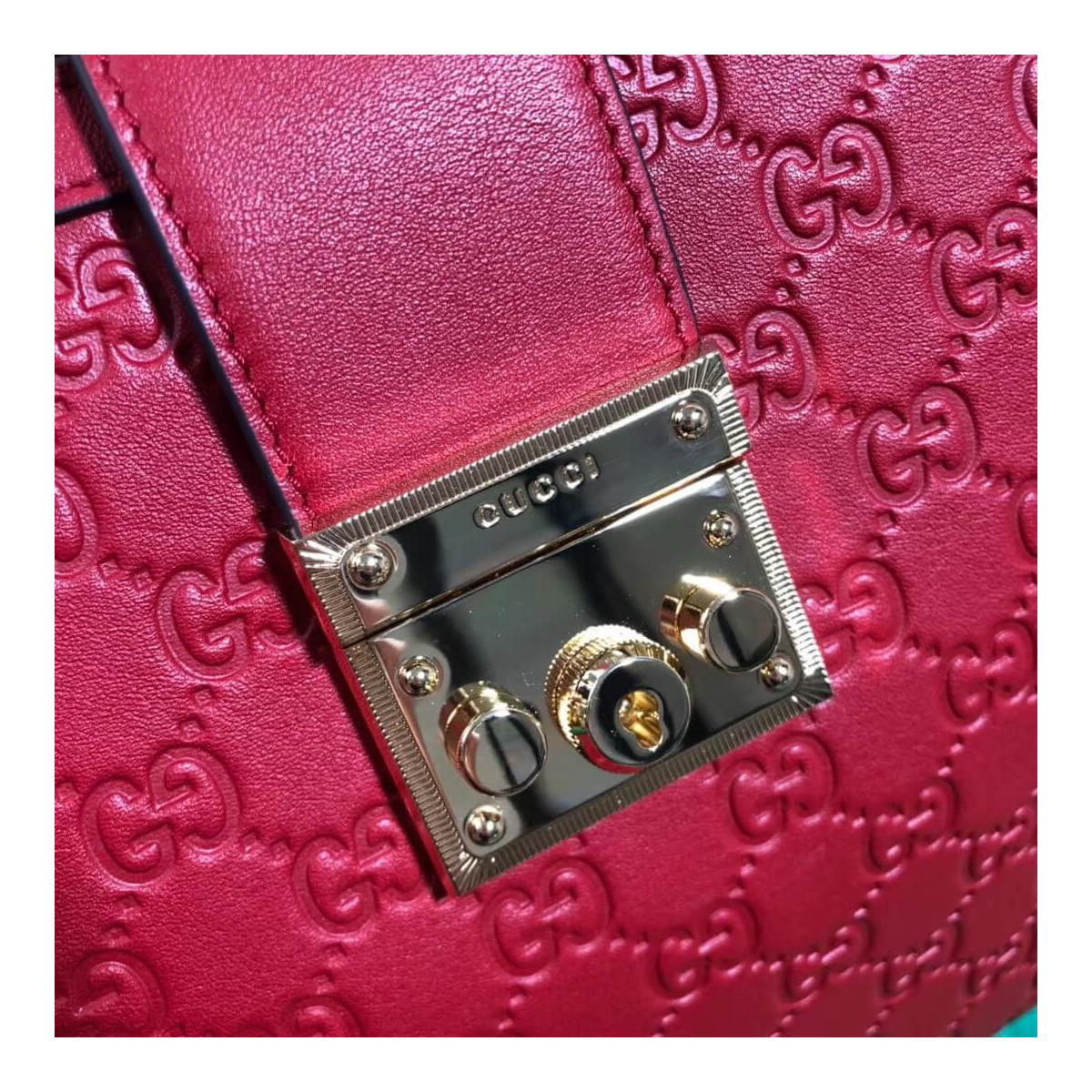 Gucci Padlock Gucci Signature Medium Shoulder Bag 479197 Gucci Padlock Gucci Signature Medium Shoulder Bag 479197