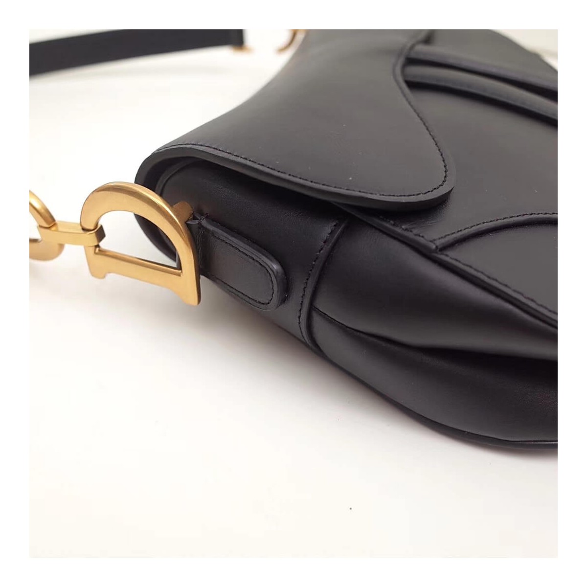 Christian Dior Smooth Calfskin Saddle Bag M0446 Christian Dior Smooth Calfskin Saddle Bag M0446