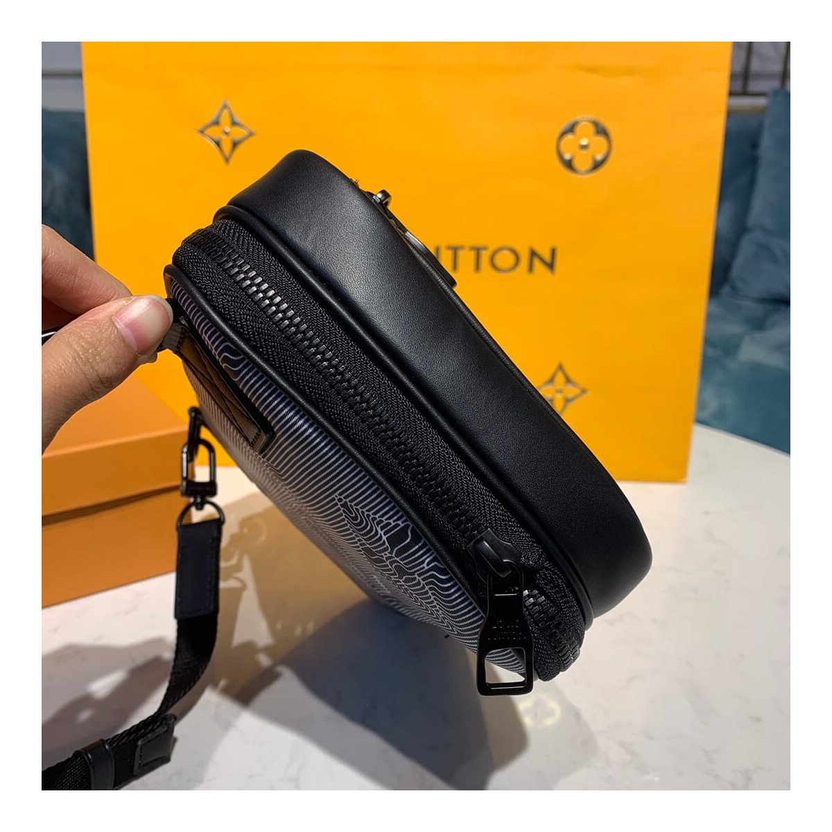 Louis Vuitton Expandable Messenger M55698 Louis Vuitton Expandable Messenger M55698
