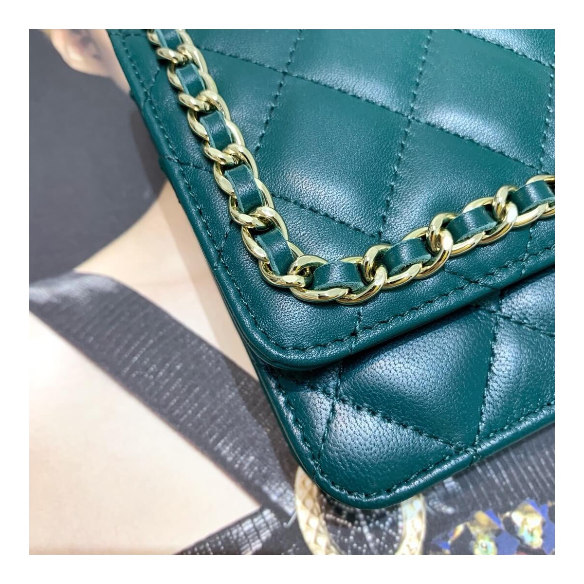 Chanel Lambskin Chain Bag 86058 Chanel Lambskin Chain Bag 86058