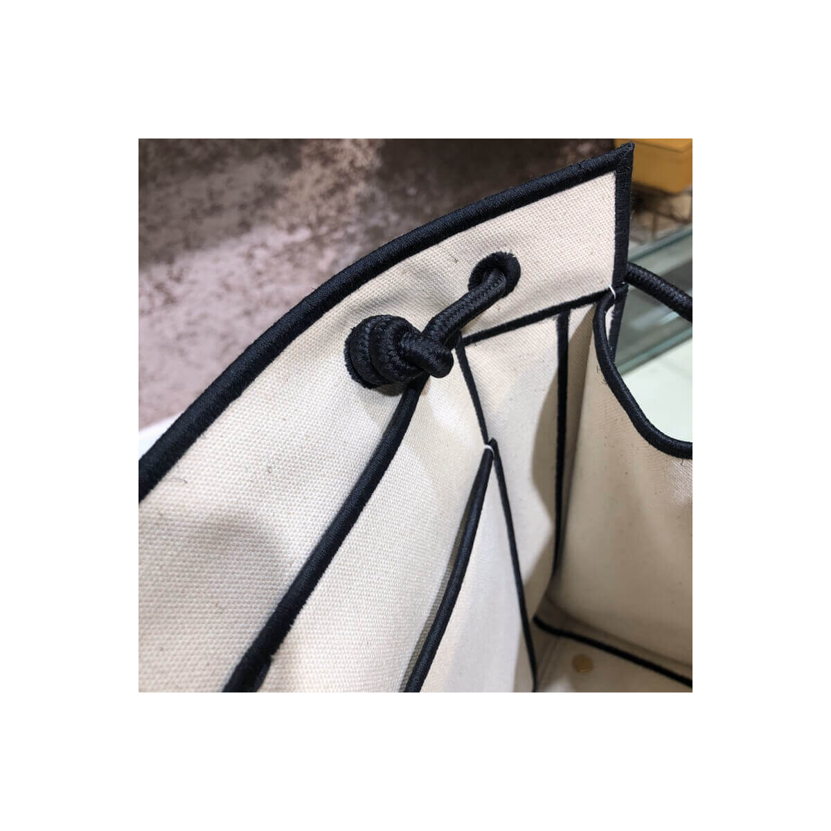 Fendi Roma Canvas Shopper 8BH379 Fendi Roma Canvas Shopper 8BH379