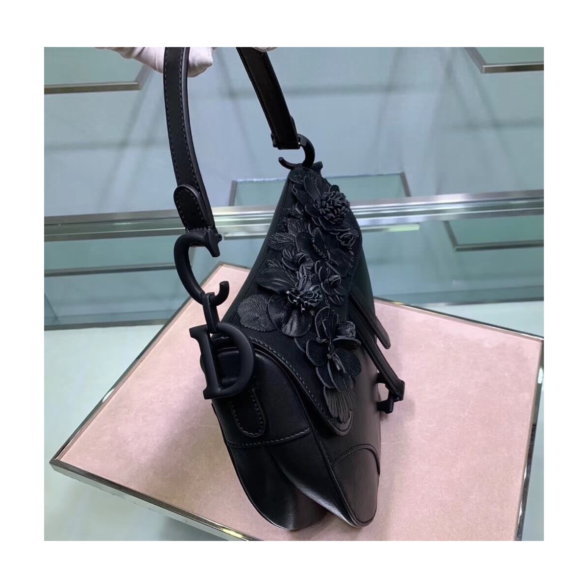 Christian Dior Embroidered Flowers Saddle Bag M0446 Christian Dior Embroidered Flowers Saddle Bag M0446