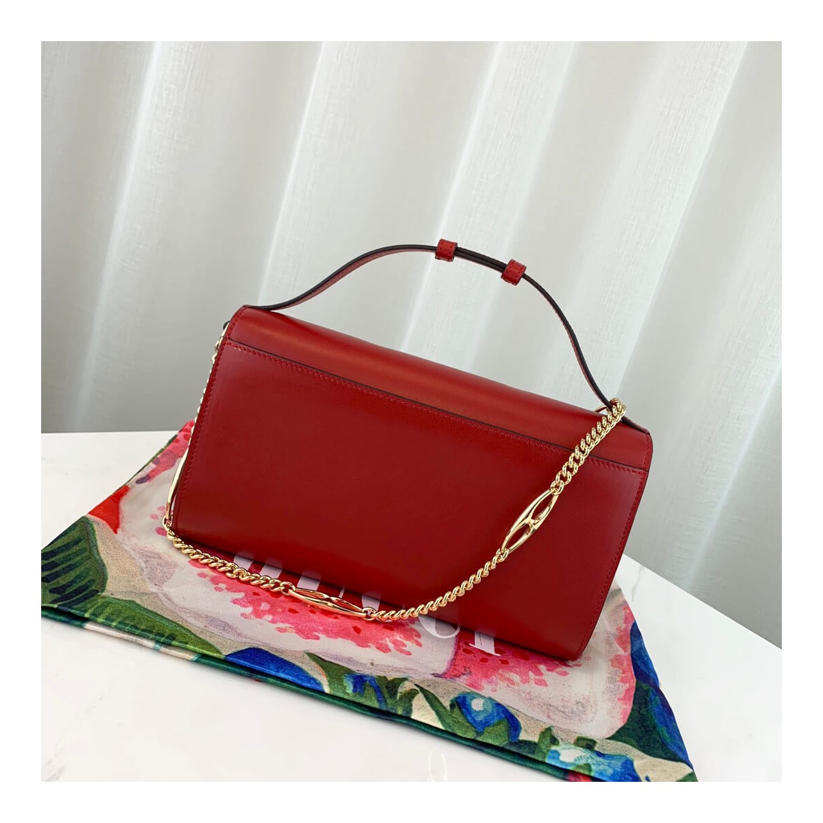 Gucci Zumi Smooth Leather Small Shoulder Bag 572375 Gucci Zumi Smooth Leather Small Shoulder Bag 572375