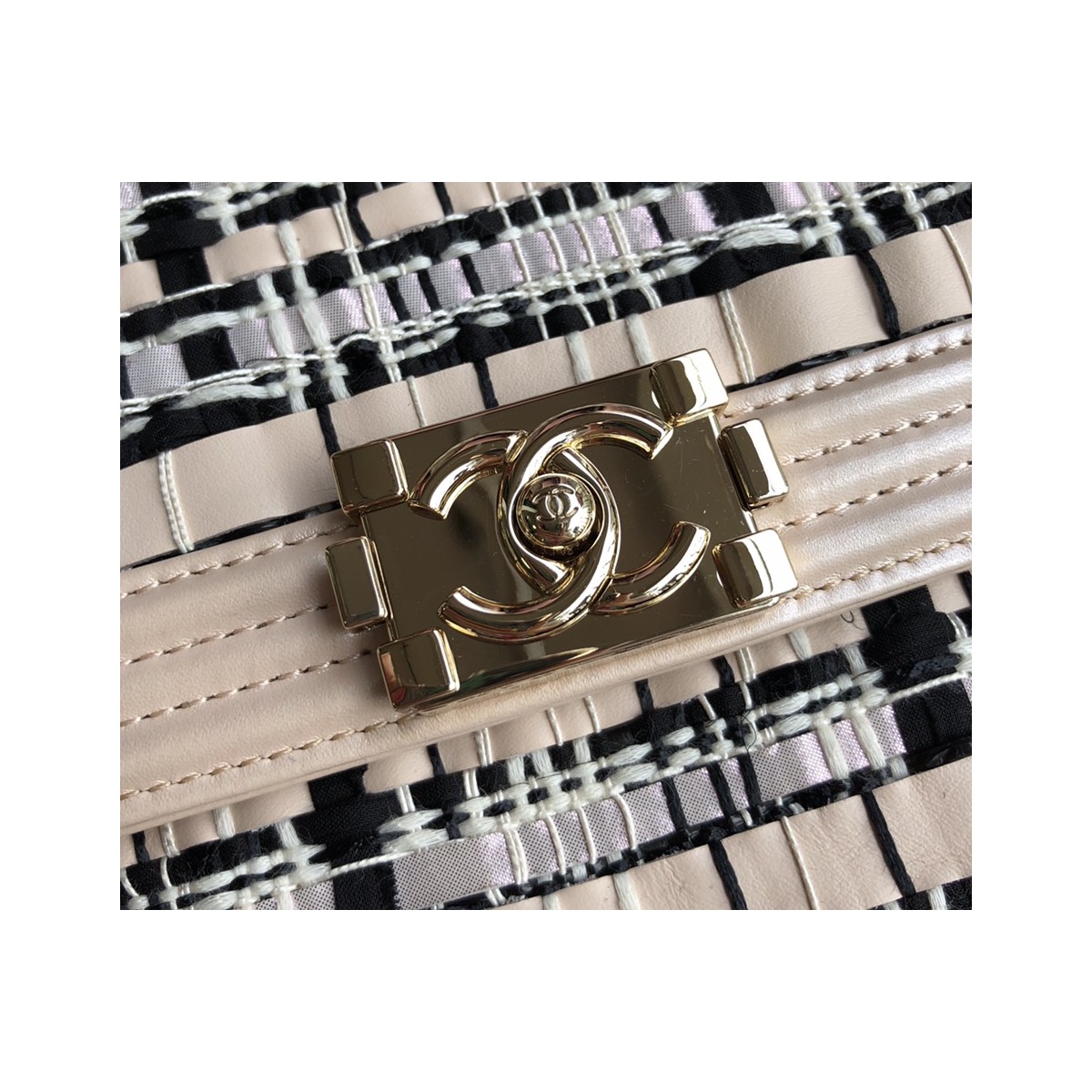 Chanel Boy Chanel Handbag AS0130 Chanel Boy Chanel Handbag AS0130