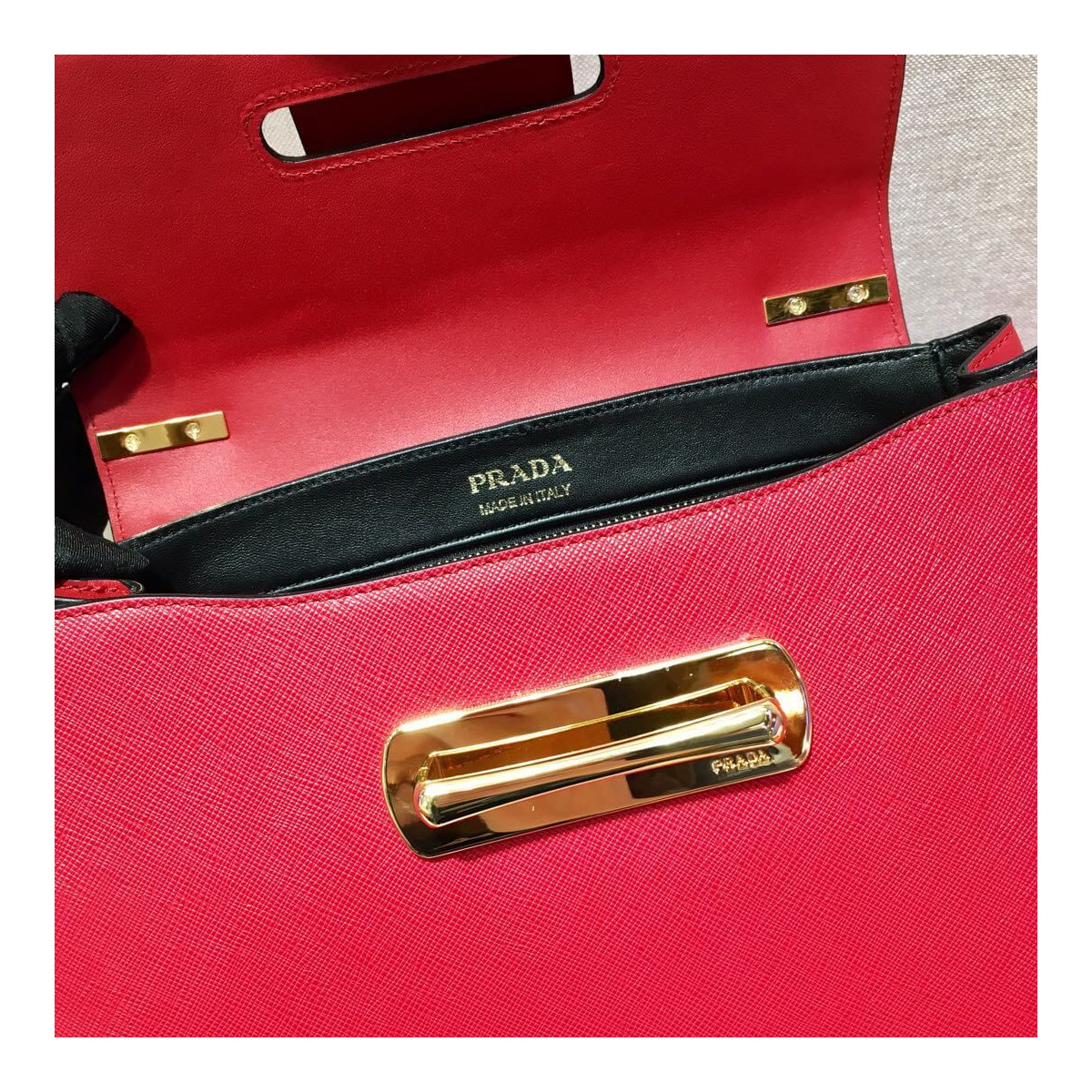 Prada Saffiano Leather Medium Sidonie Bag 1BN005 Prada Saffiano Leather Medium Sidonie Bag 1BN005