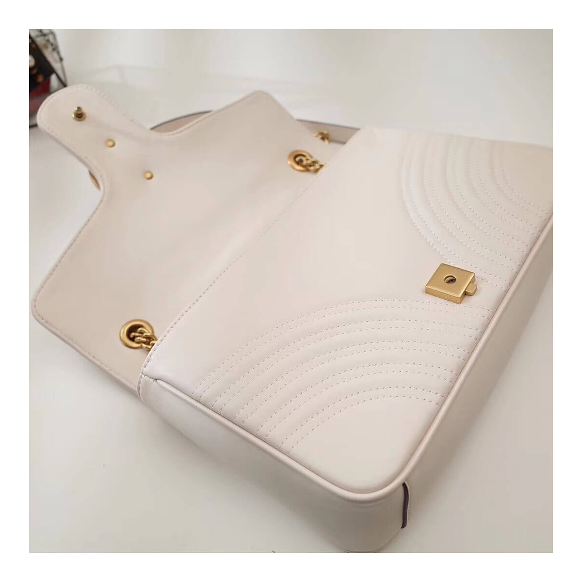Gucci GG Marmont Medium Matelassé Shoulder Bag 443496 Gucci GG Marmont Medium Matelassé Shoulder Bag 443496