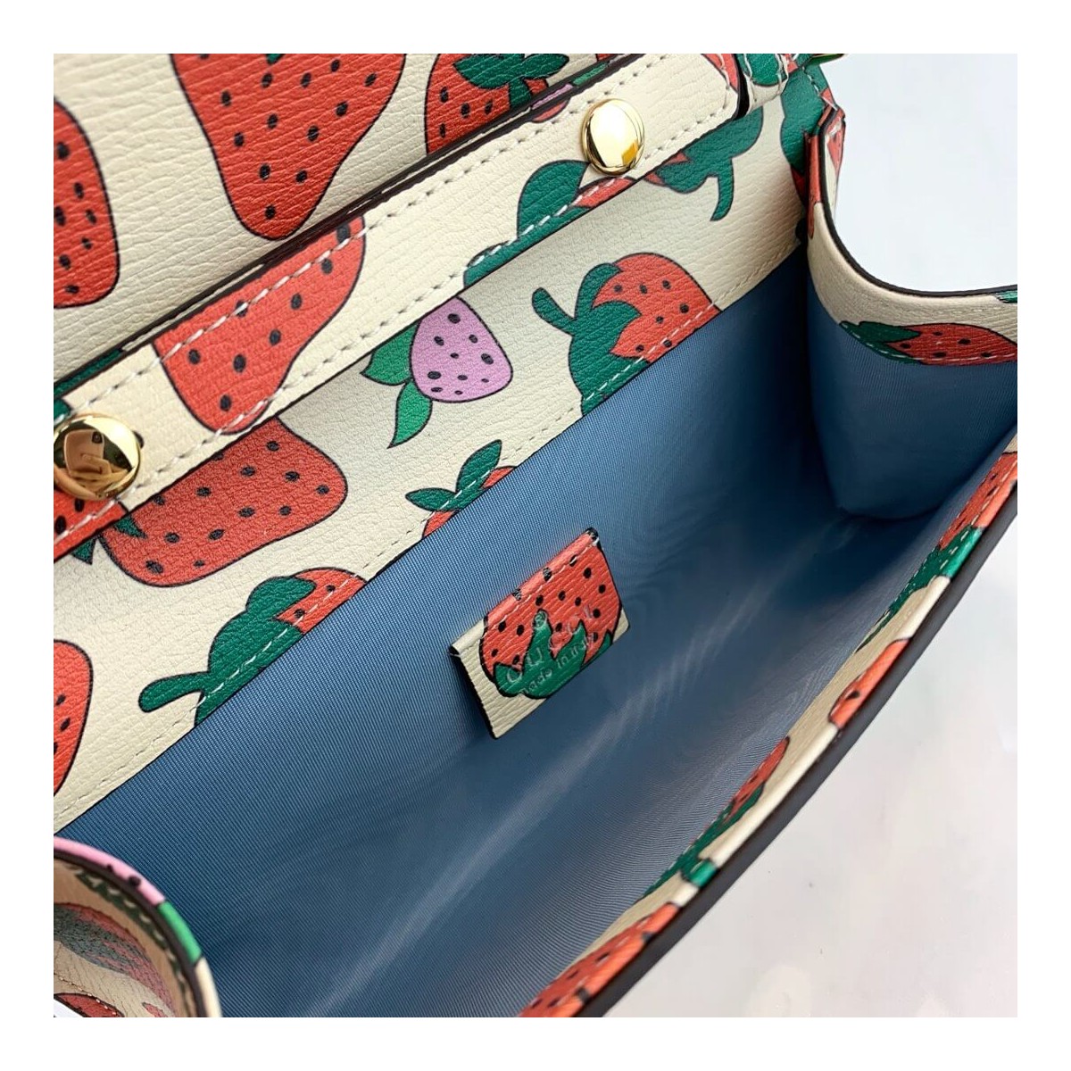 Gucci Zumi Strawberry Print Mini Bag 564718 Gucci Zumi Strawberry Print Mini Bag 564718