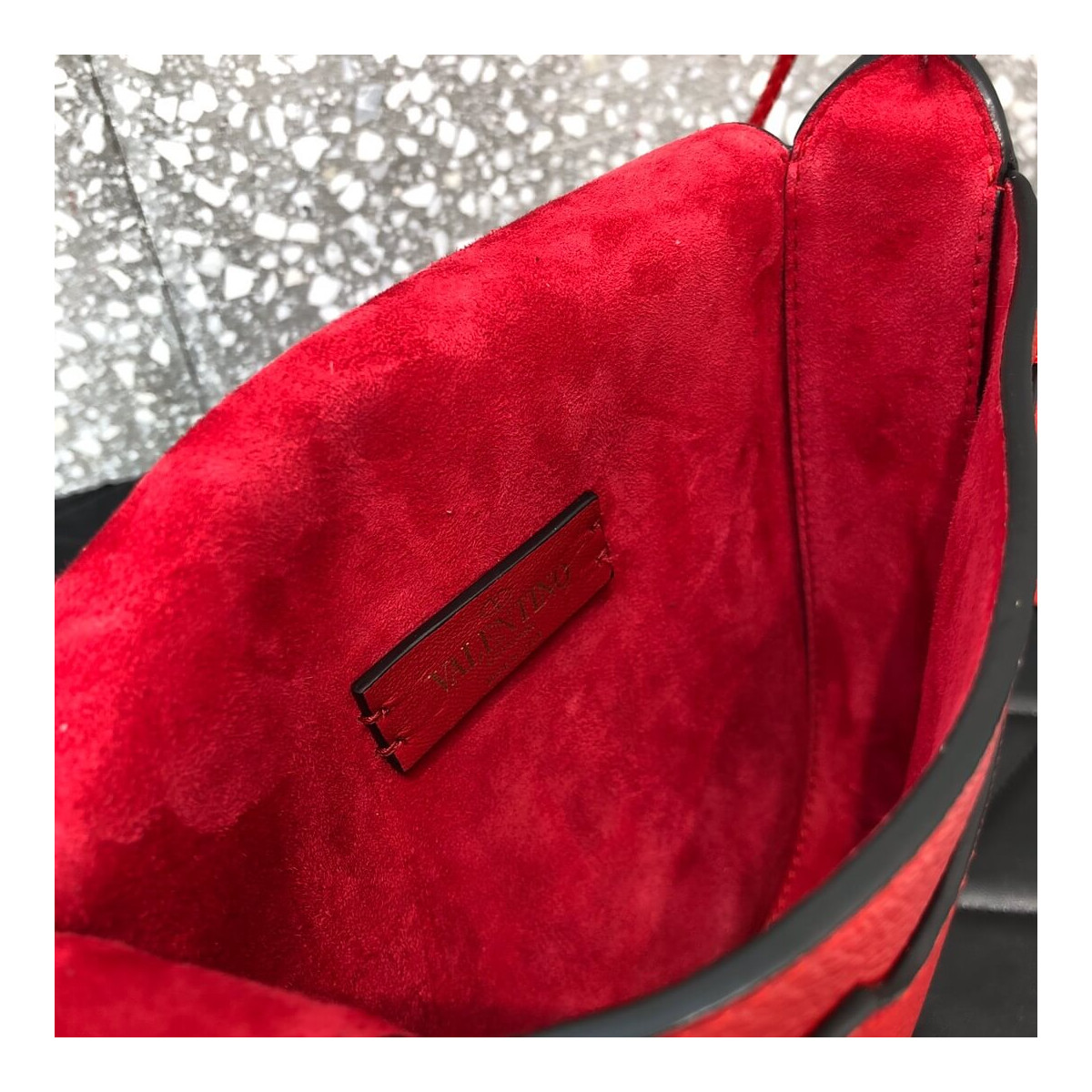 Valentino Garavani Medium Vring Crossbody Bag 0510