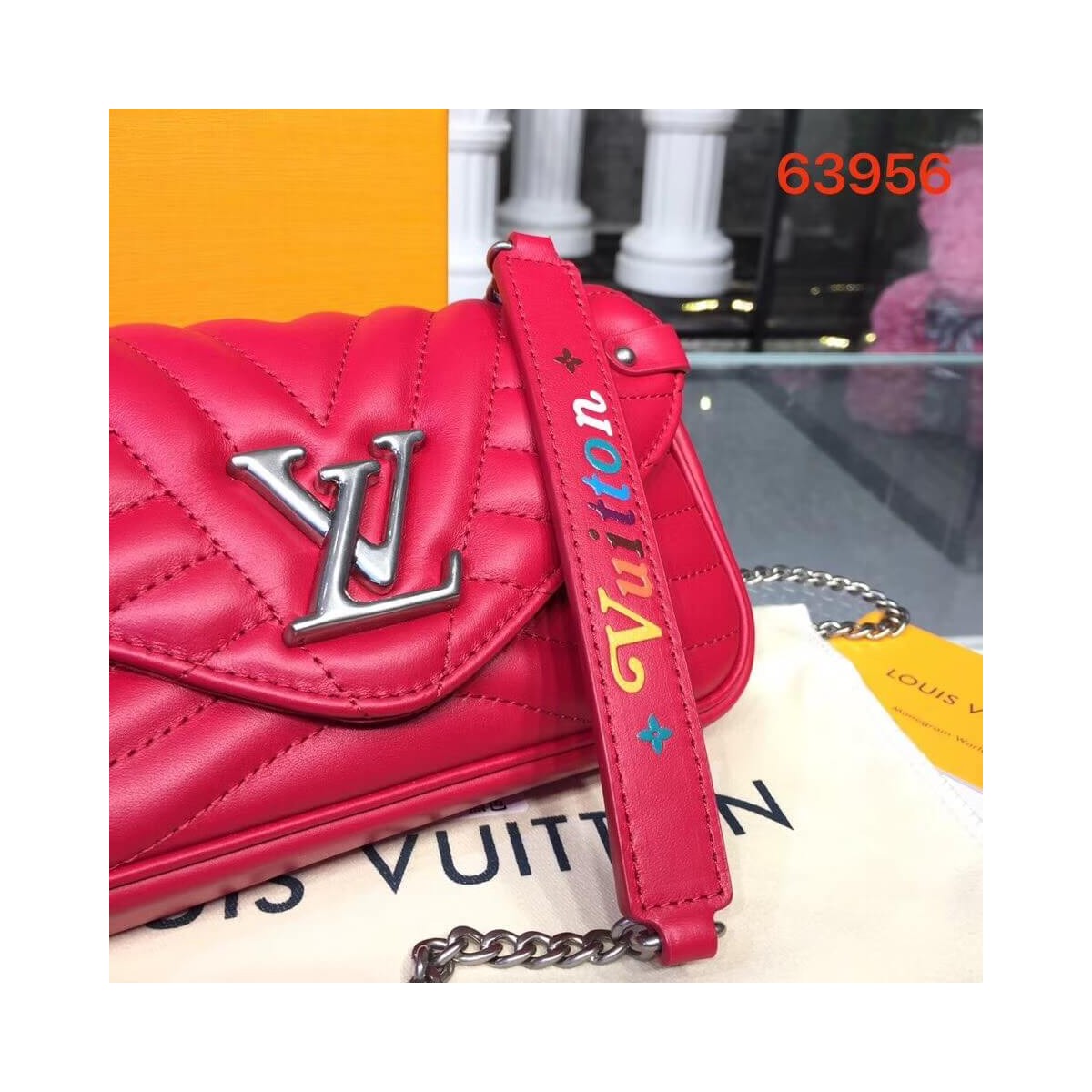 Louis Vuitton New Wave Chain Pochette M63956 M68479 Louis Vuitton New Wave Chain Pochette M63956 M68479