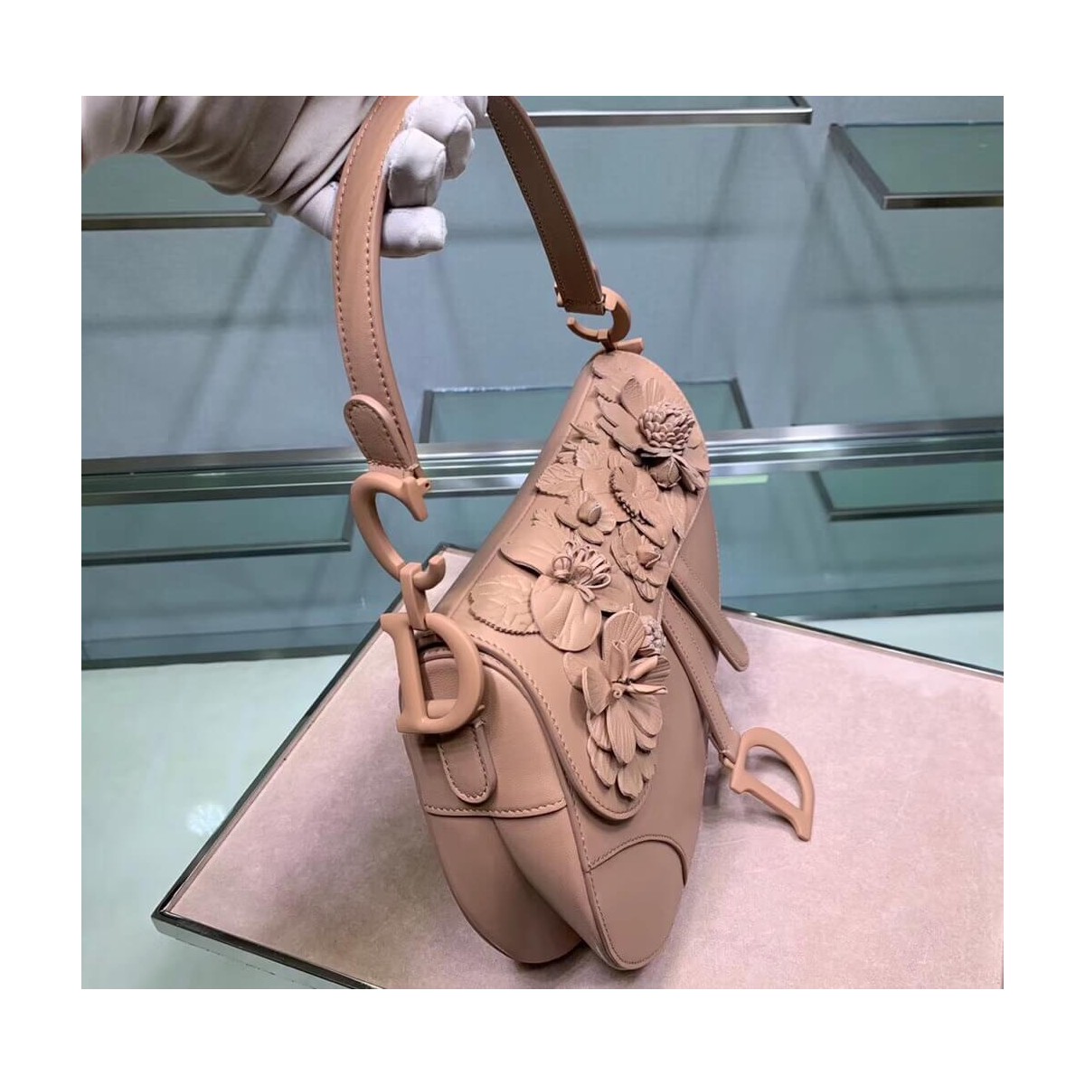 Christian Dior Embroidered Flowers Saddle Bag M0446 Christian Dior Embroidered Flowers Saddle Bag M0446