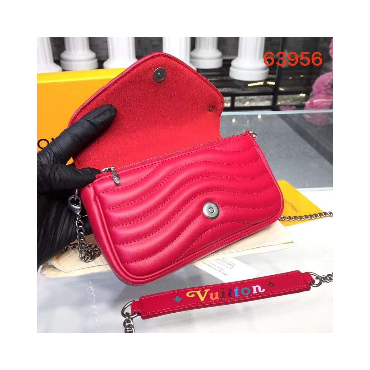 Louis Vuitton New Wave Chain Pochette M63956 M68479 Louis Vuitton New Wave Chain Pochette M63956 M68479